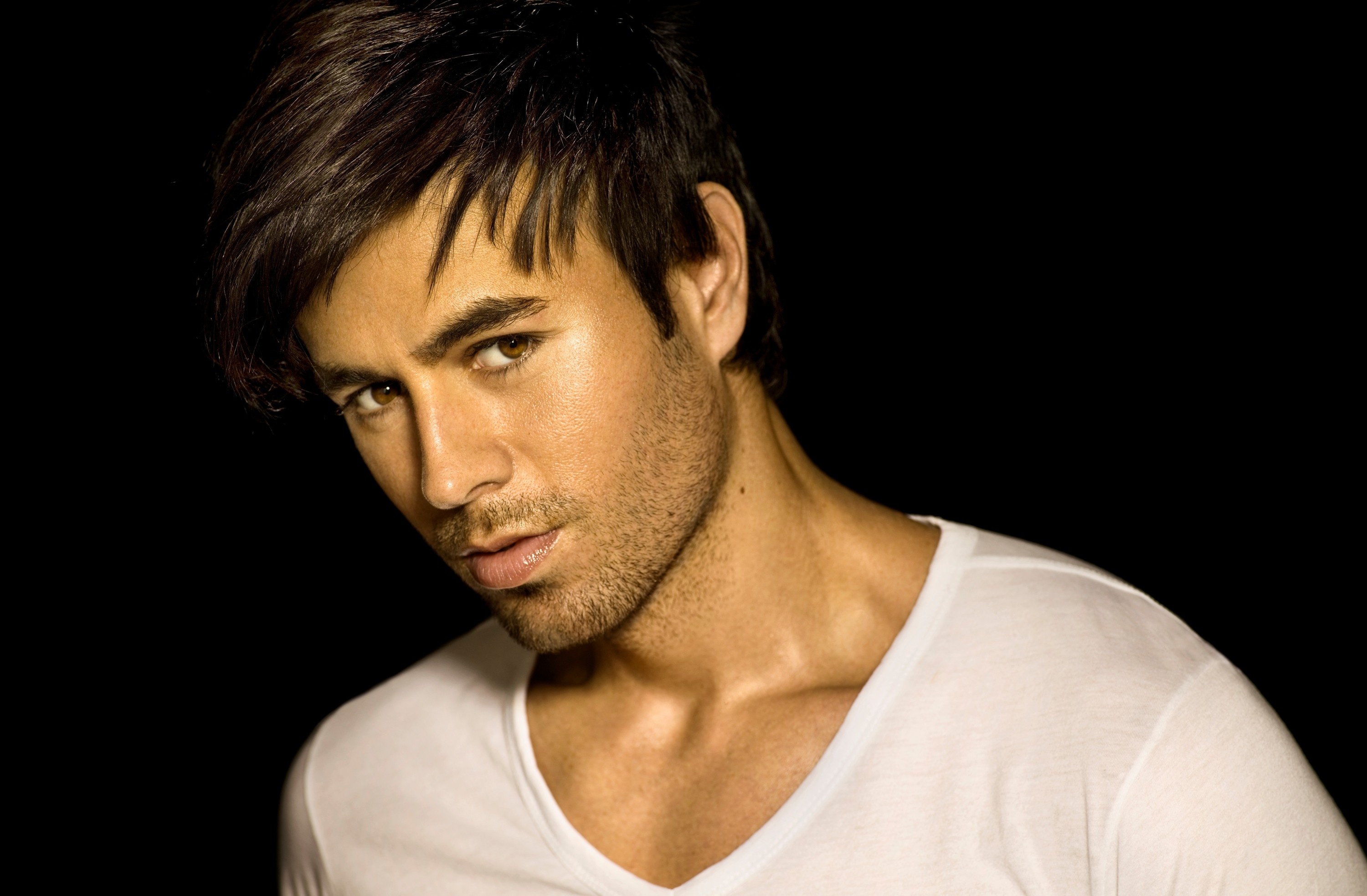 Enrique Iglesias, Wallpapers, HD background, Wallpapercat, 3000x1970 HD Desktop