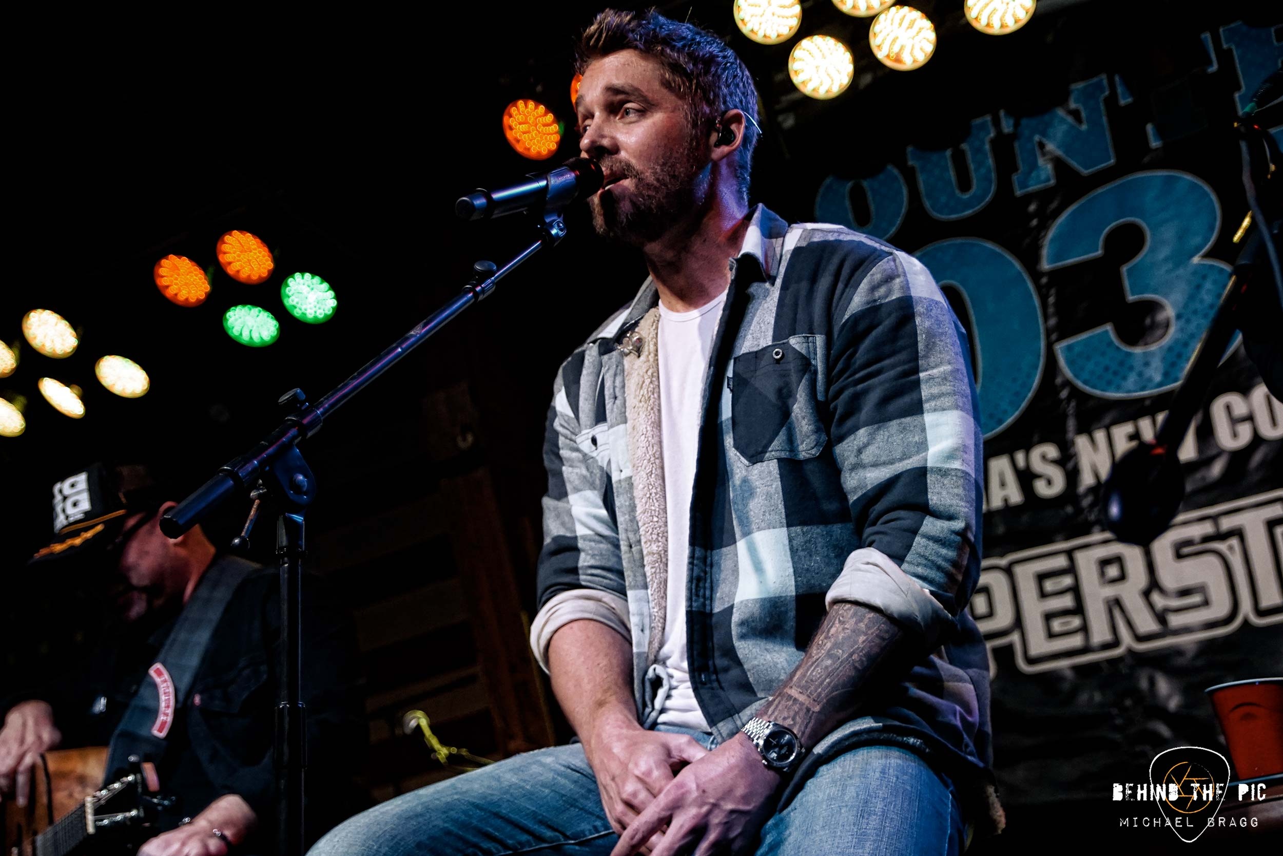 Brett Young, Tanner Guitar Pull, Unforgettable performances, Music celebration, 2500x1670 HD Desktop