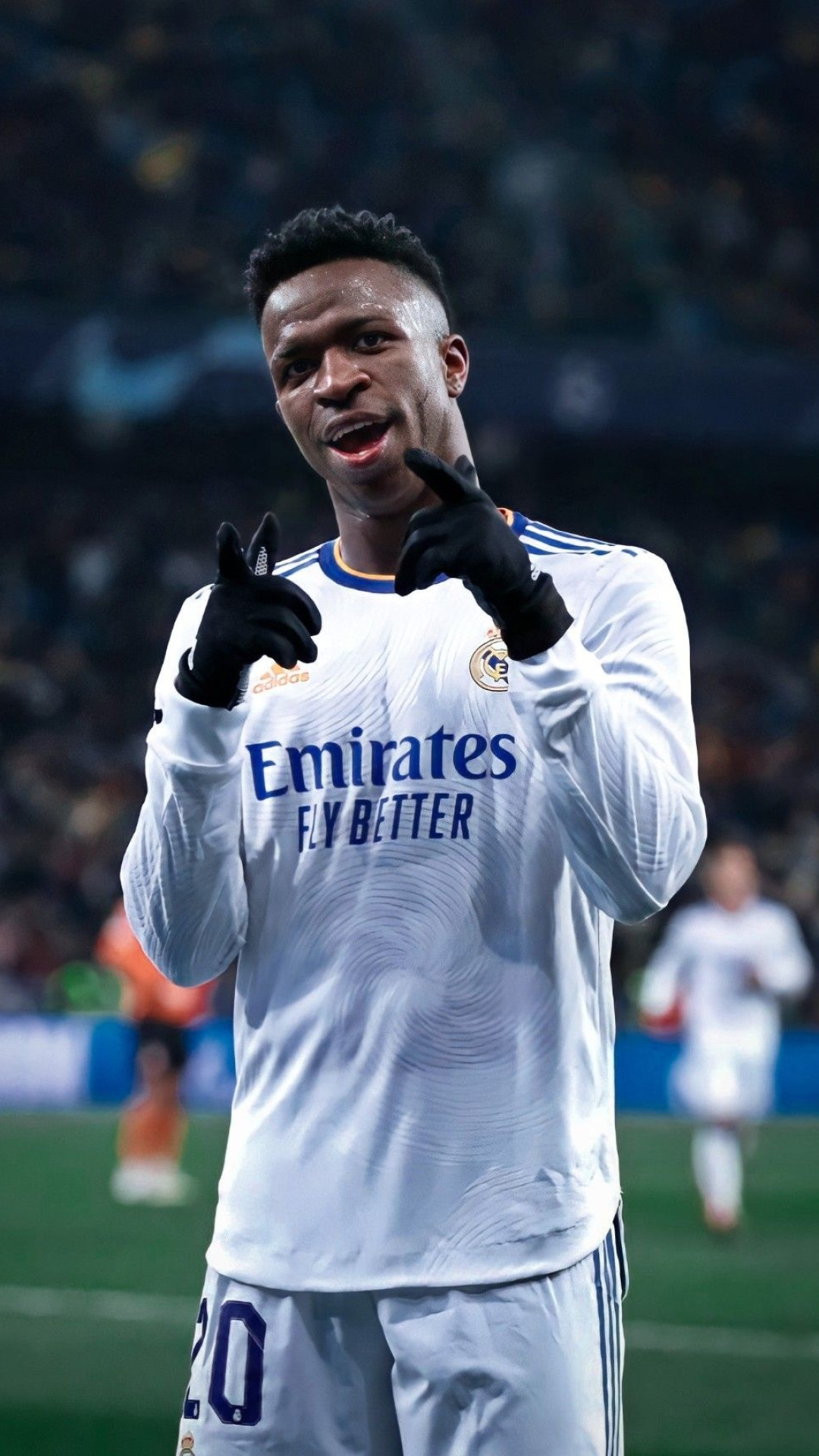 Vinícius Júnior, Real Madrid home kit, Black football gloves, Full HD Phone wallpaper