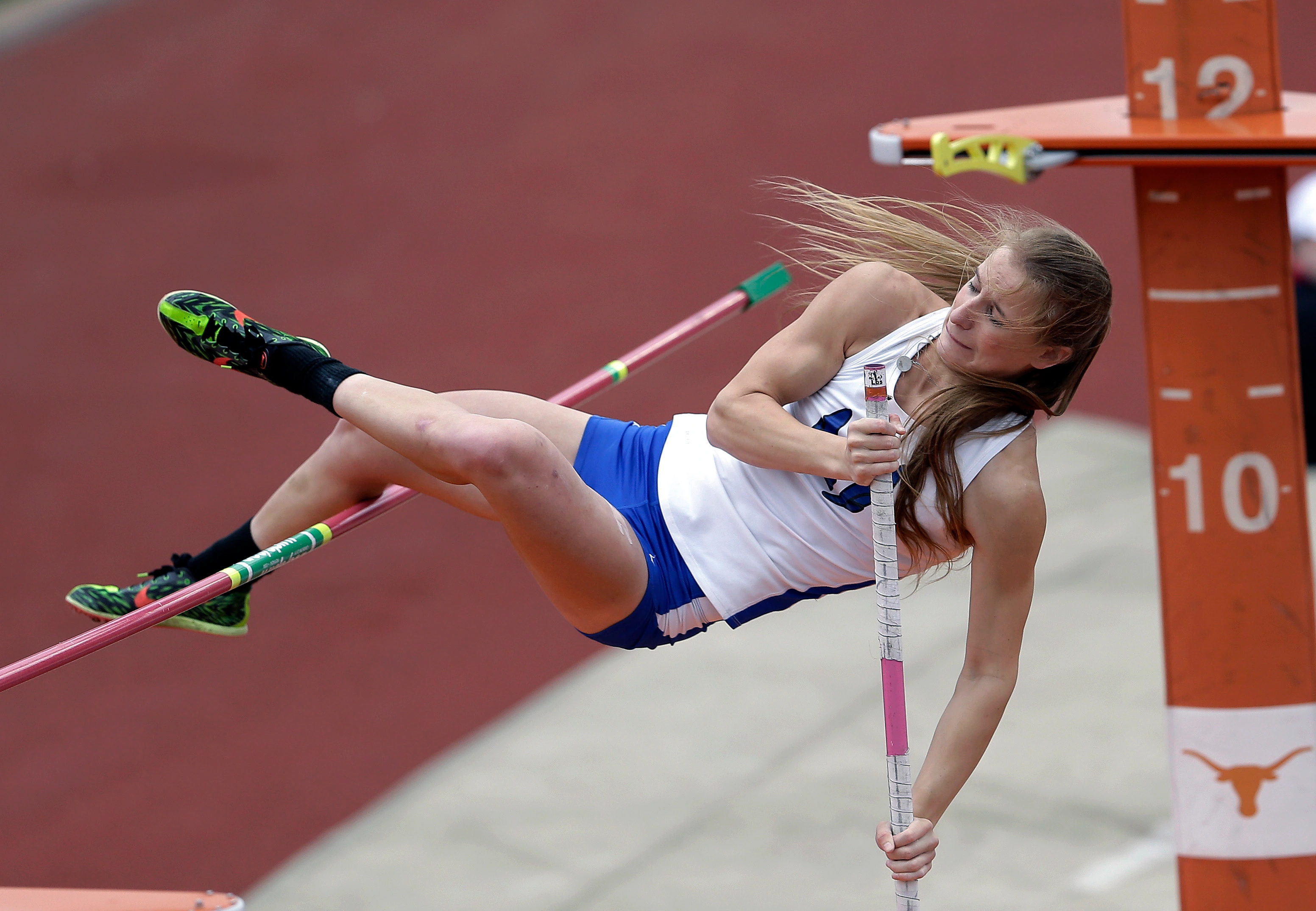 Blind vaulter Charlotte Brown, 3110x2150 HD Desktop