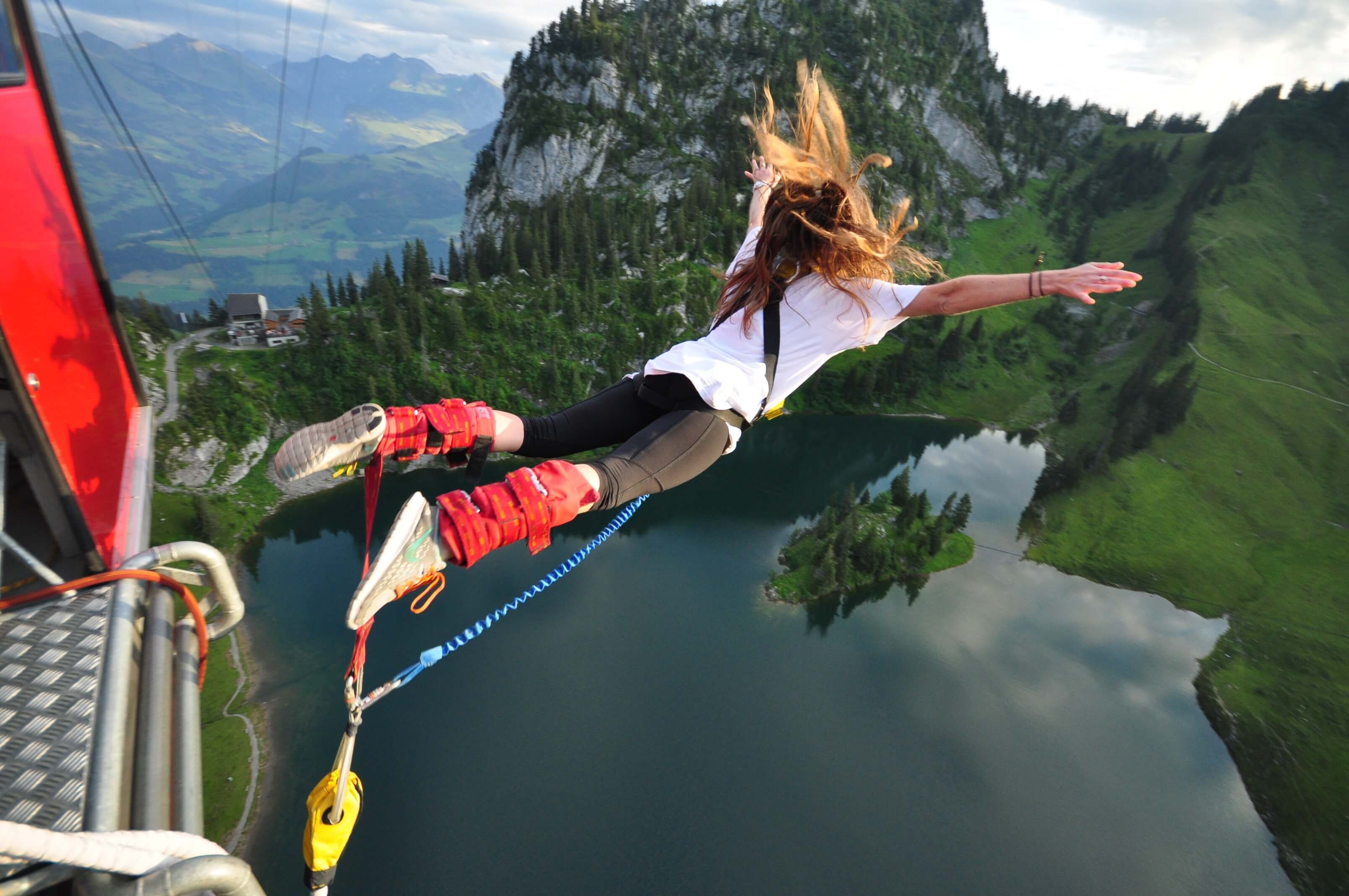 Bungy jumping, Heart-pounding leap, Adrenaline-filled adventure, Extreme sport, 3220x2140 HD Desktop