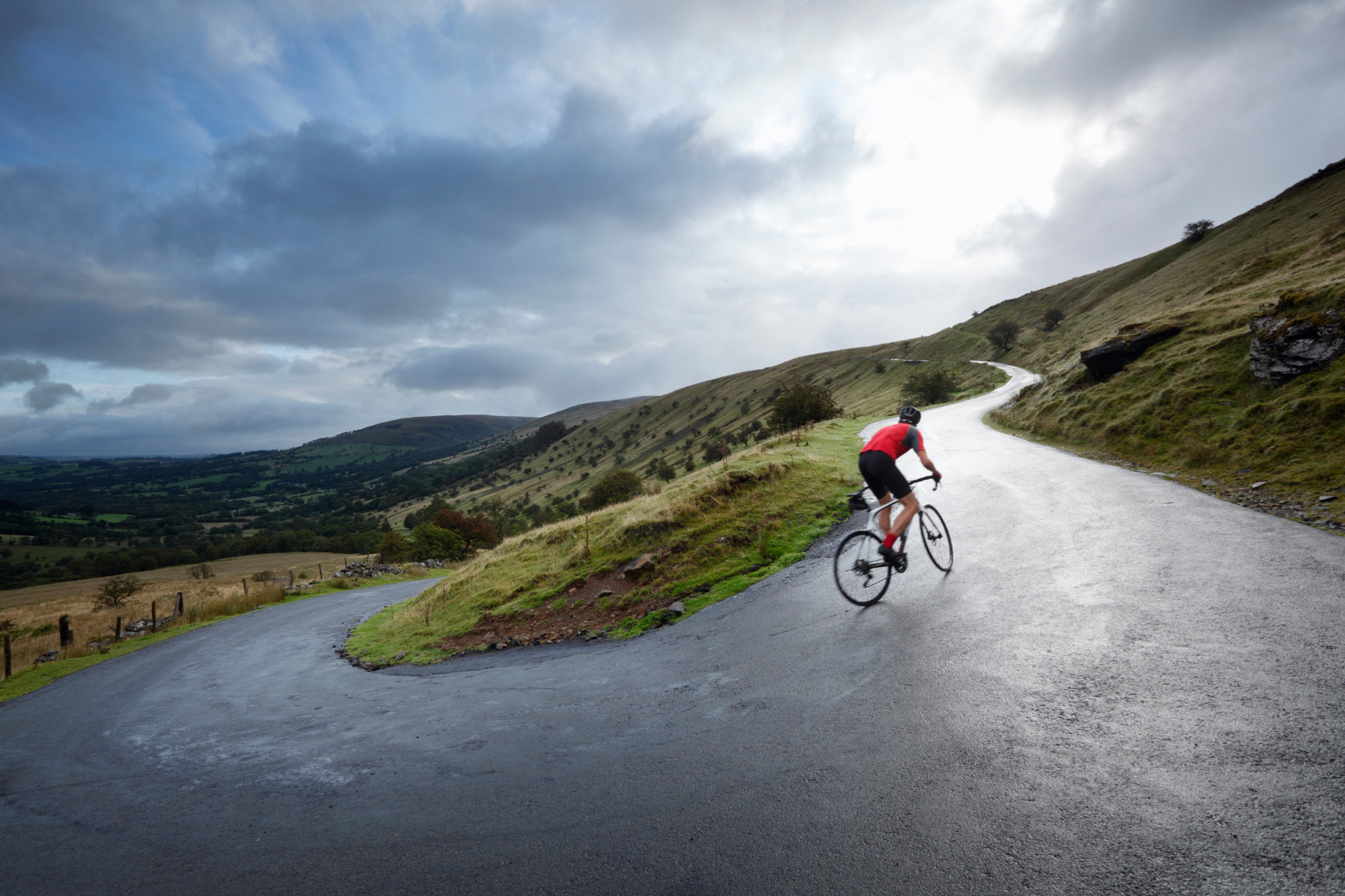 Brecon Beacons National Park, Road cycling Wallpaper, 2000x1340 HD Desktop