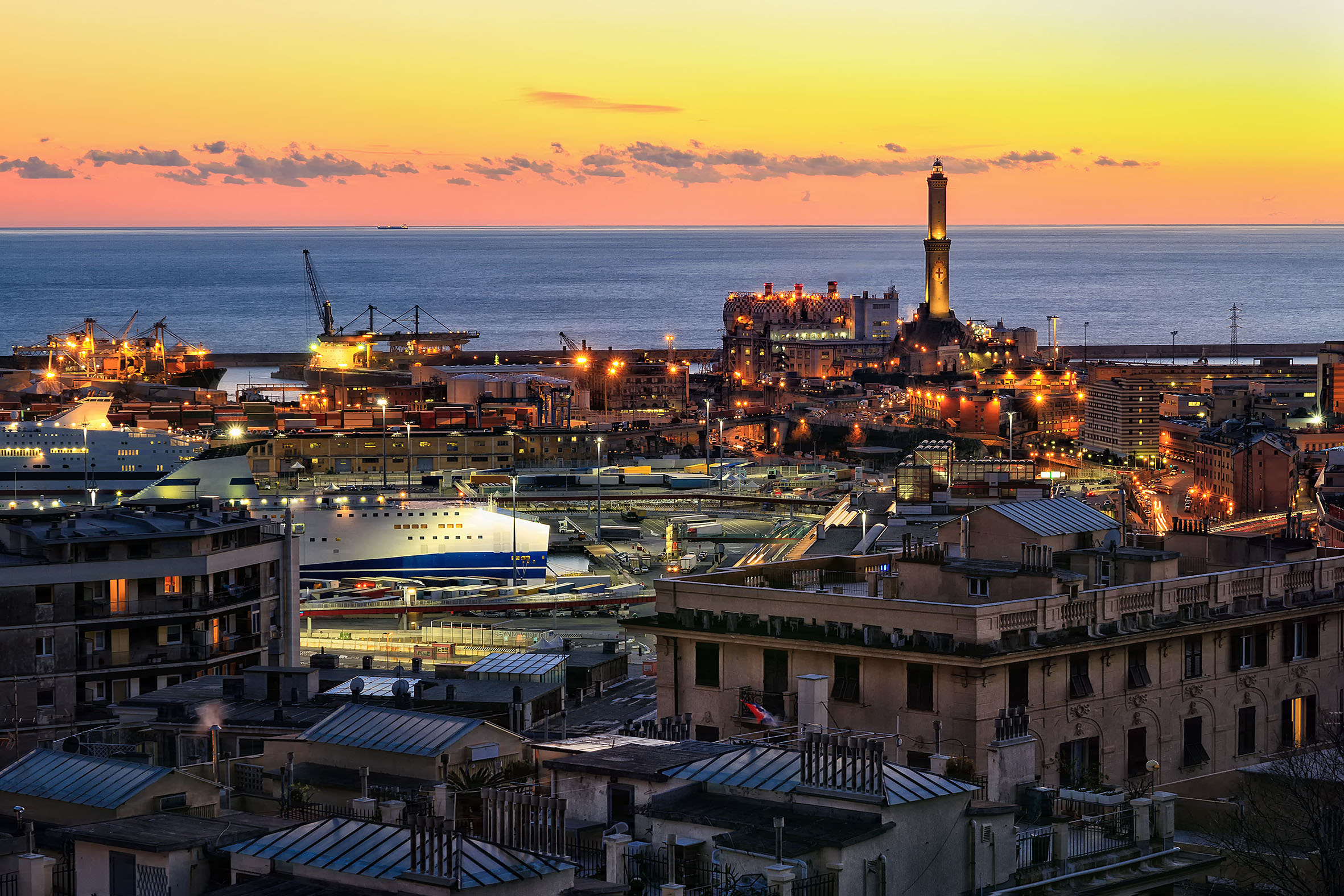 Genova Italy, Applica liot, Citt di Genova, Top trade, 2370x1580 HD Desktop