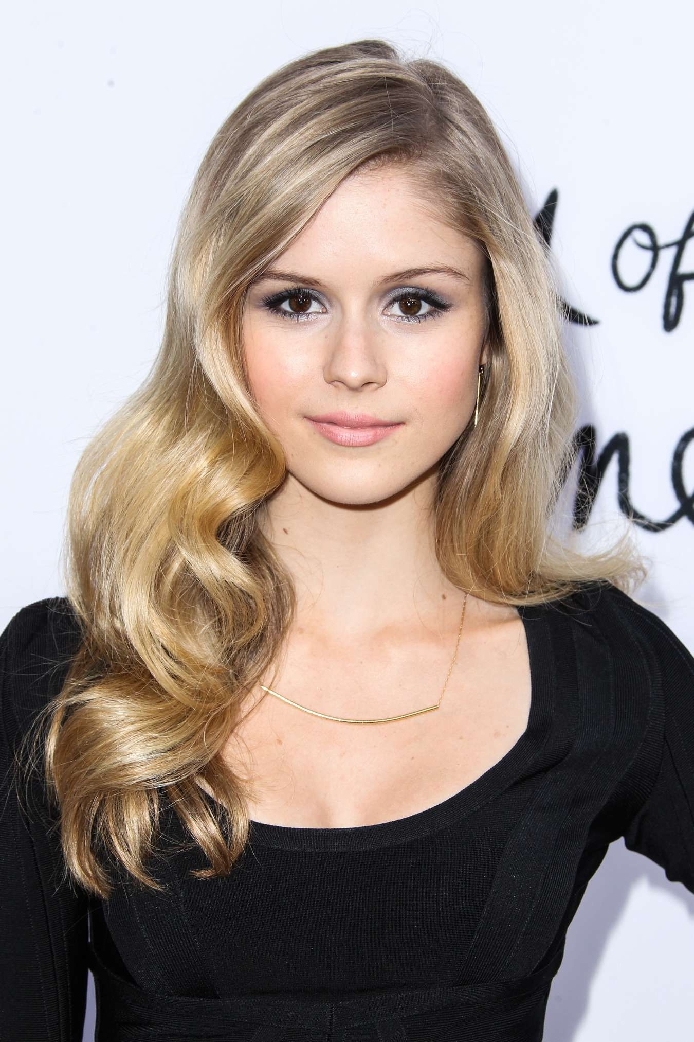 Erin Moriarty, 44 Moriarty ideas, Actrices, 1350x2030 HD Phone