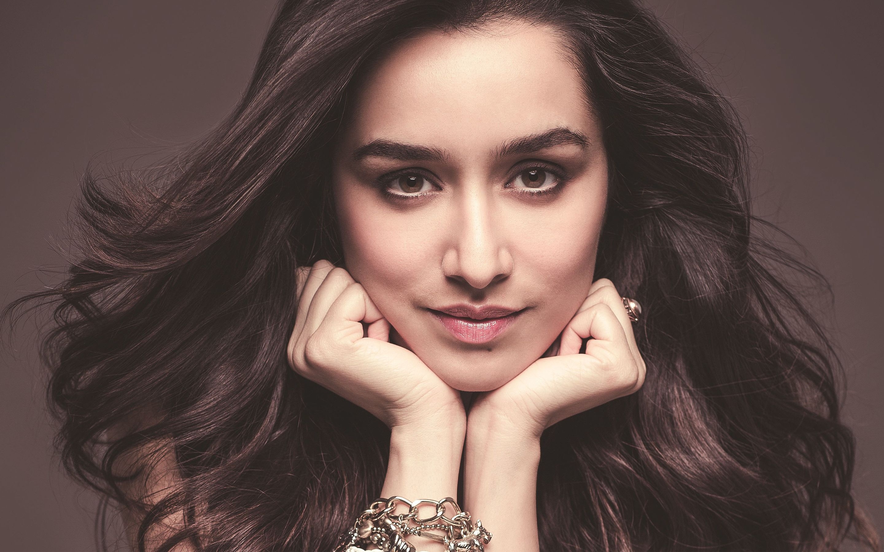 Shraddha Kapoor, hands resting on chin, metallic charm bracelets, HD Desktop wallpaper