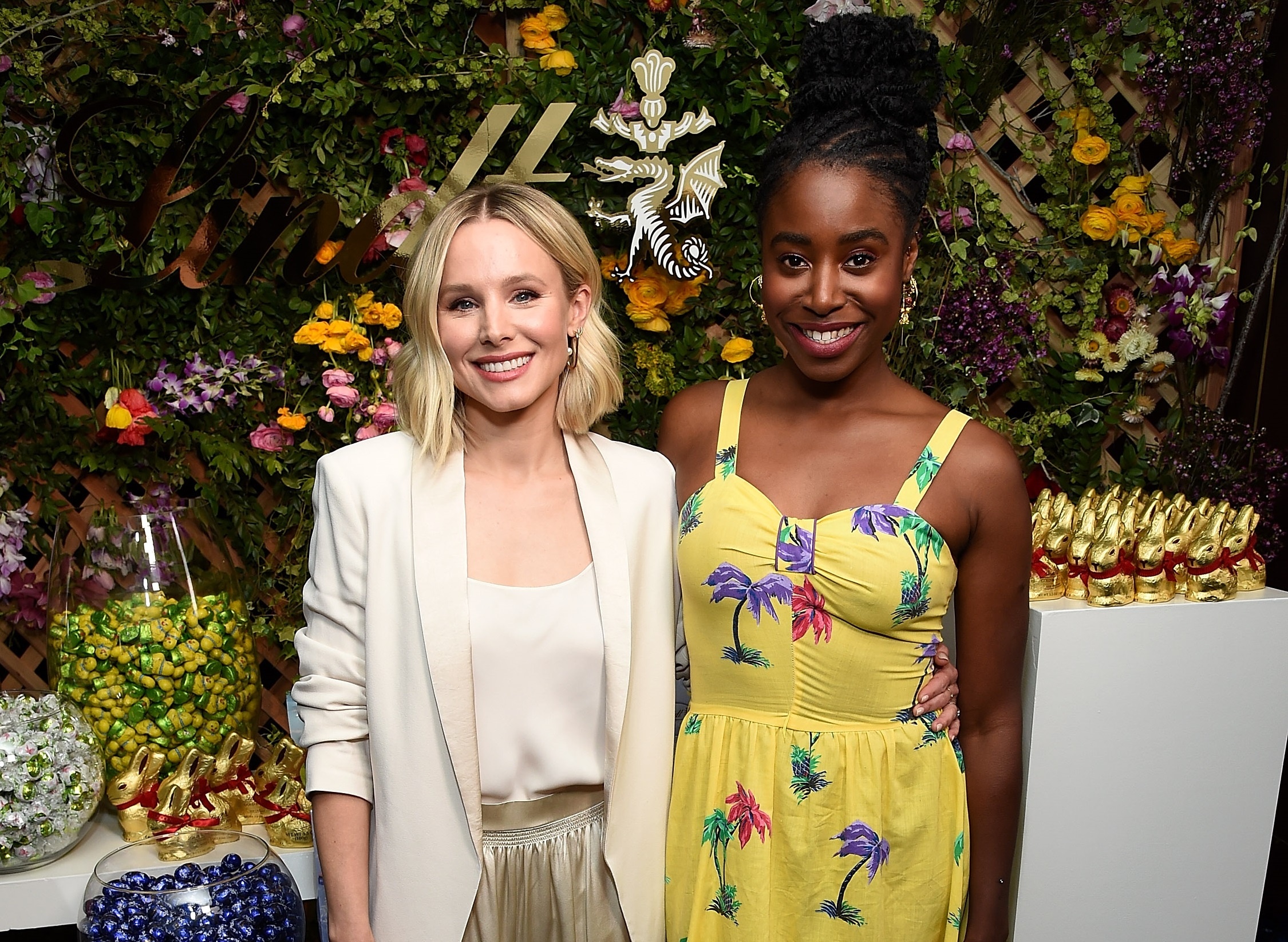 Kirby Howell-Baptiste, Queenpins stars, Kristen Bell, Worked together, 2250x1650 HD Desktop