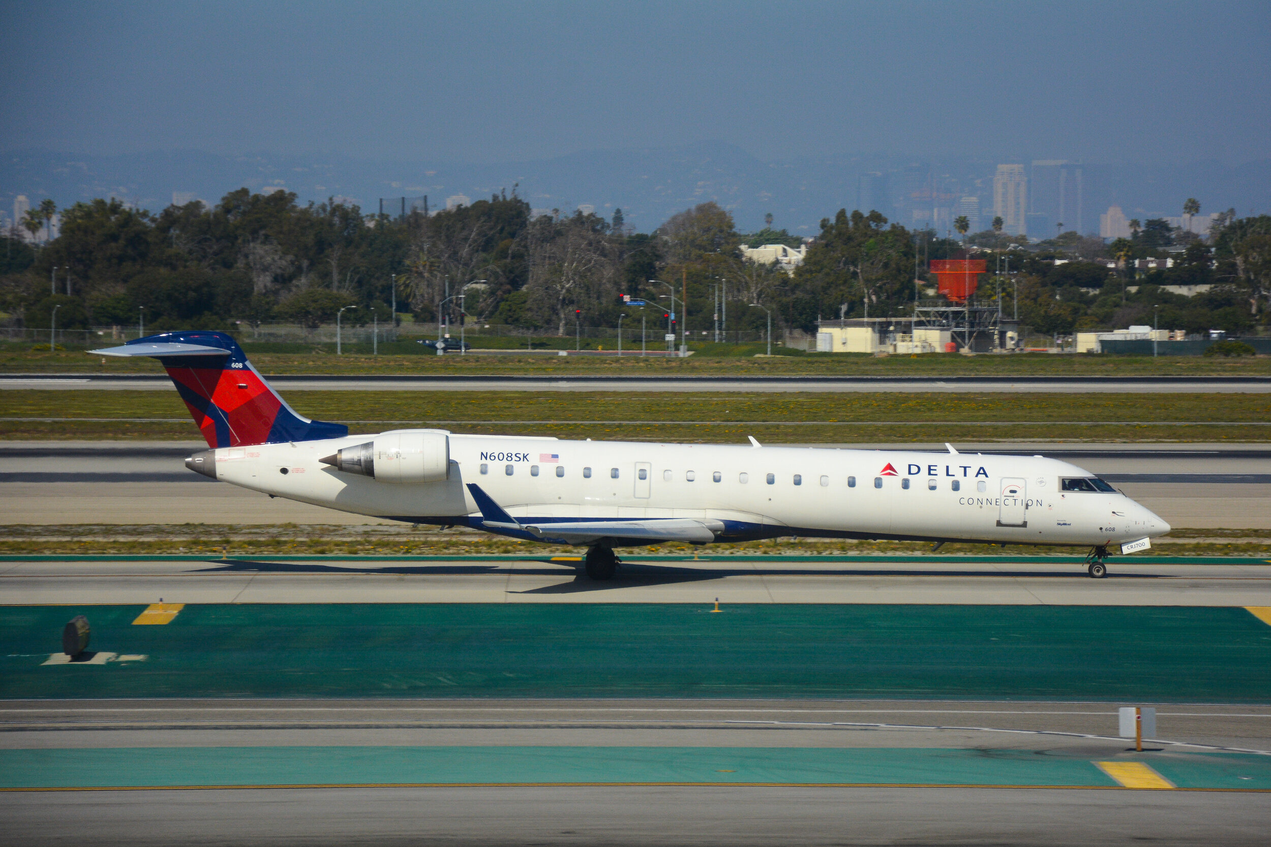 Bombardier CRJ 700, Delta Connection, 2500x1670 HD Desktop