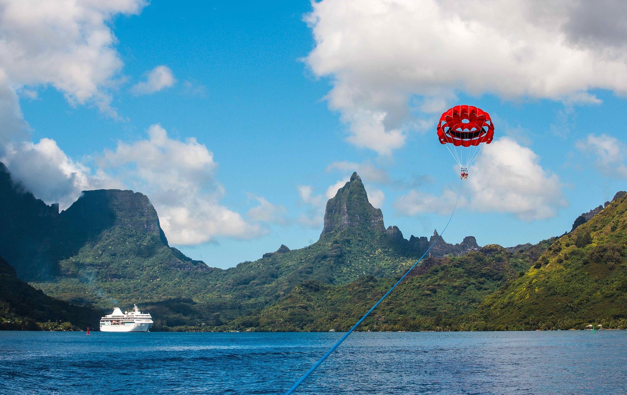 Moorea, Parasailing Wallpaper, 2050x1290 HD Desktop