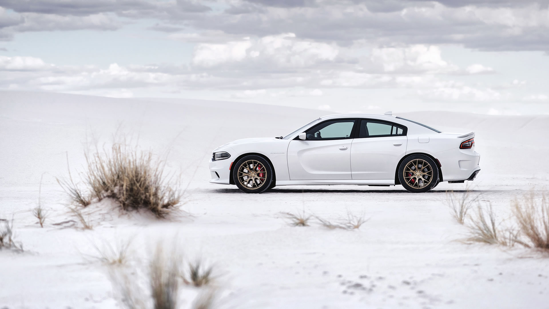 Dodge Charger SRT Hellcat, white sand dunes, bronze alloy wheels, Full HD Desktop wallpaper