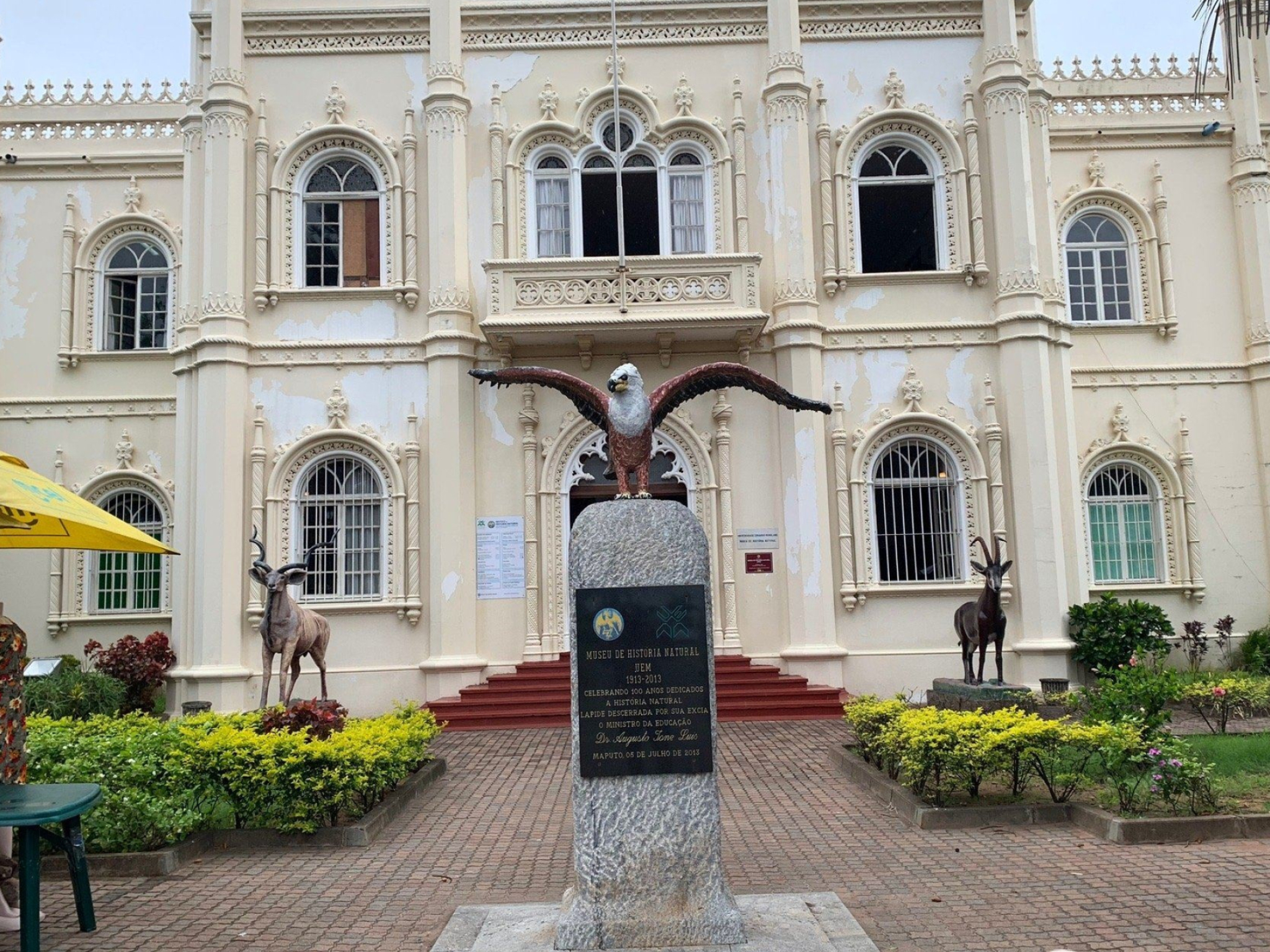 Maputo, Rich cultural heritage, Historic landmarks, Vibrant city life, 2050x1540 HD Desktop