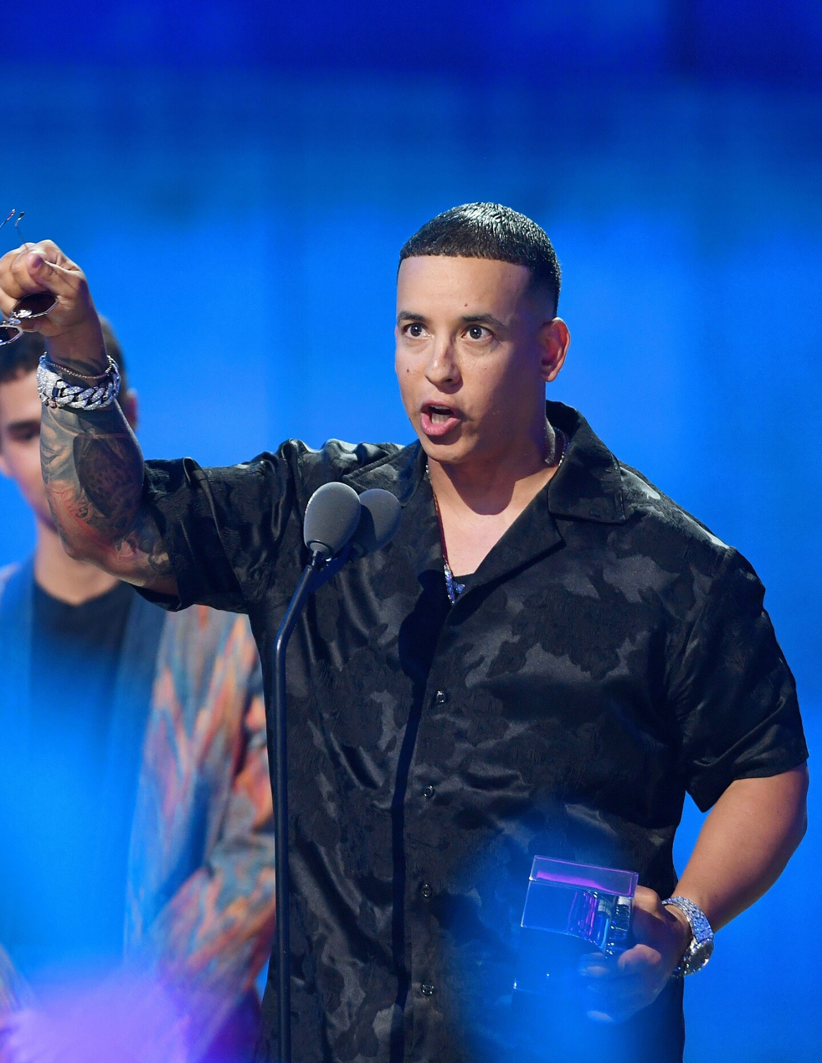 Premios Juventud 2019, Daddy Yankee Wallpaper, 1600x2070 HD Phone