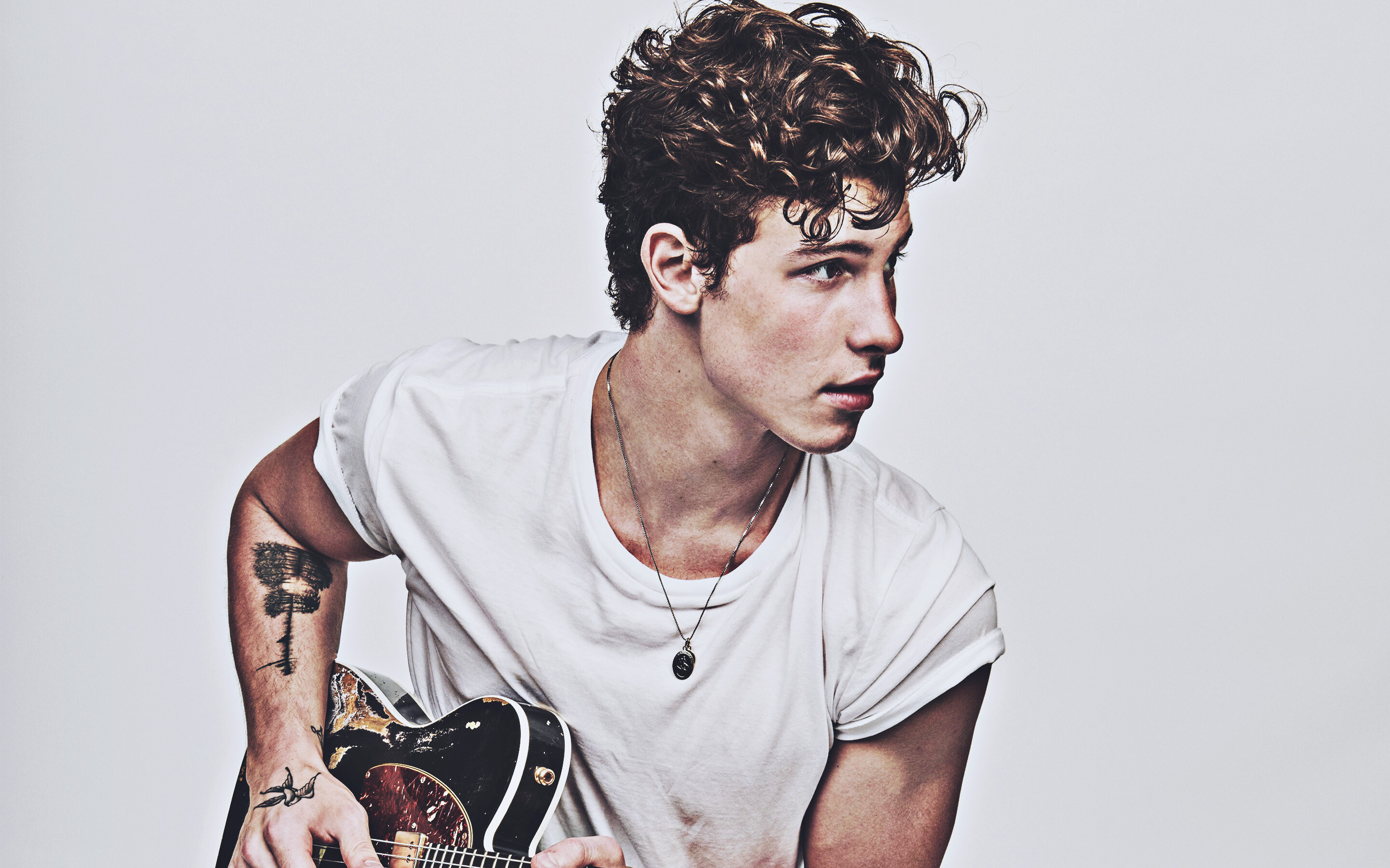 Shawn Mendes, Guitar player, Canadian singer, Photoshoot, 2880x1800 HD Desktop