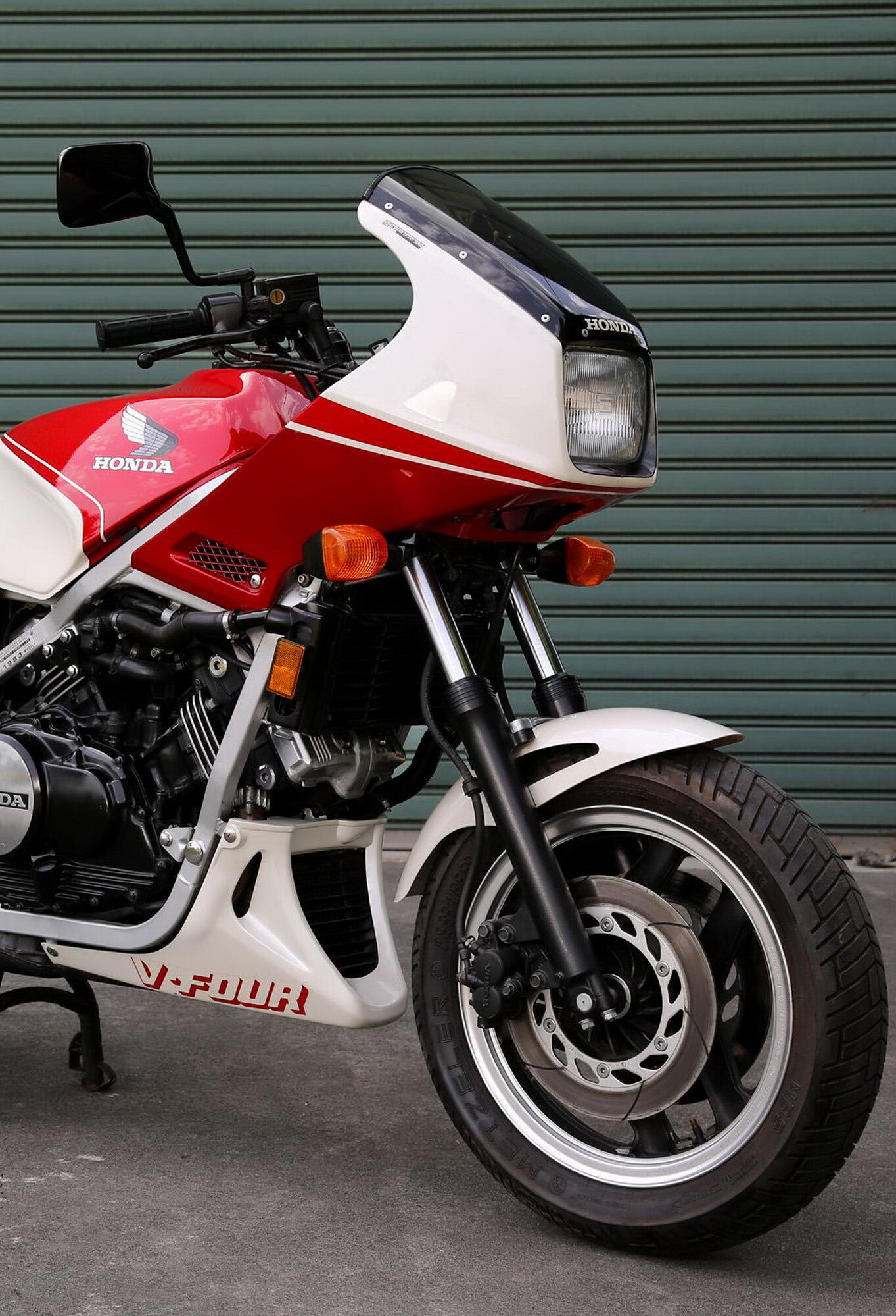 Honda VFR750F Interceptor, Classic bike, Iconic model, Unforgettable rides, 1370x2000 HD Phone