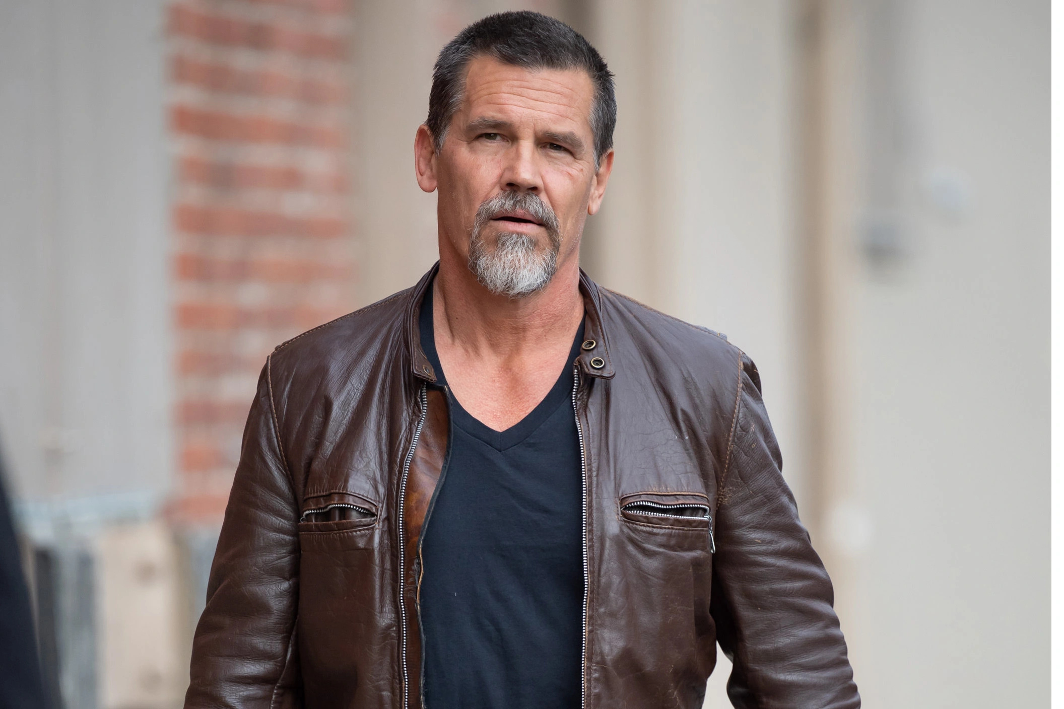 Josh Brolin, Perineum sunning mishap, Hilarious incident, Health and wellness, 2120x1410 HD Desktop