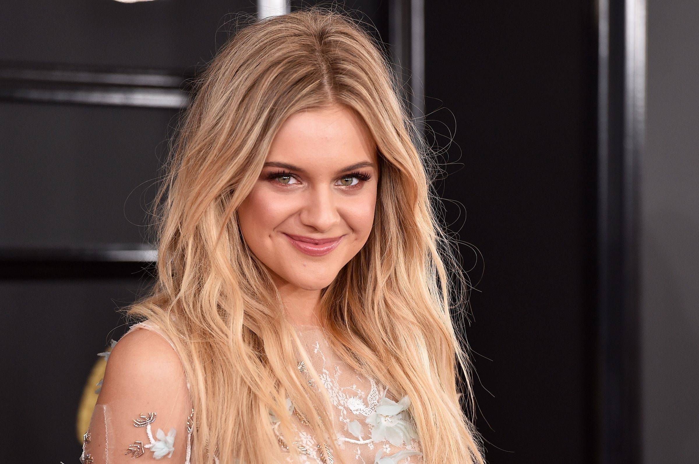 Kelsea Ballerini, Childhood relationships, Tour with Kelly Clarkson, Reflections, 2400x1600 HD Desktop