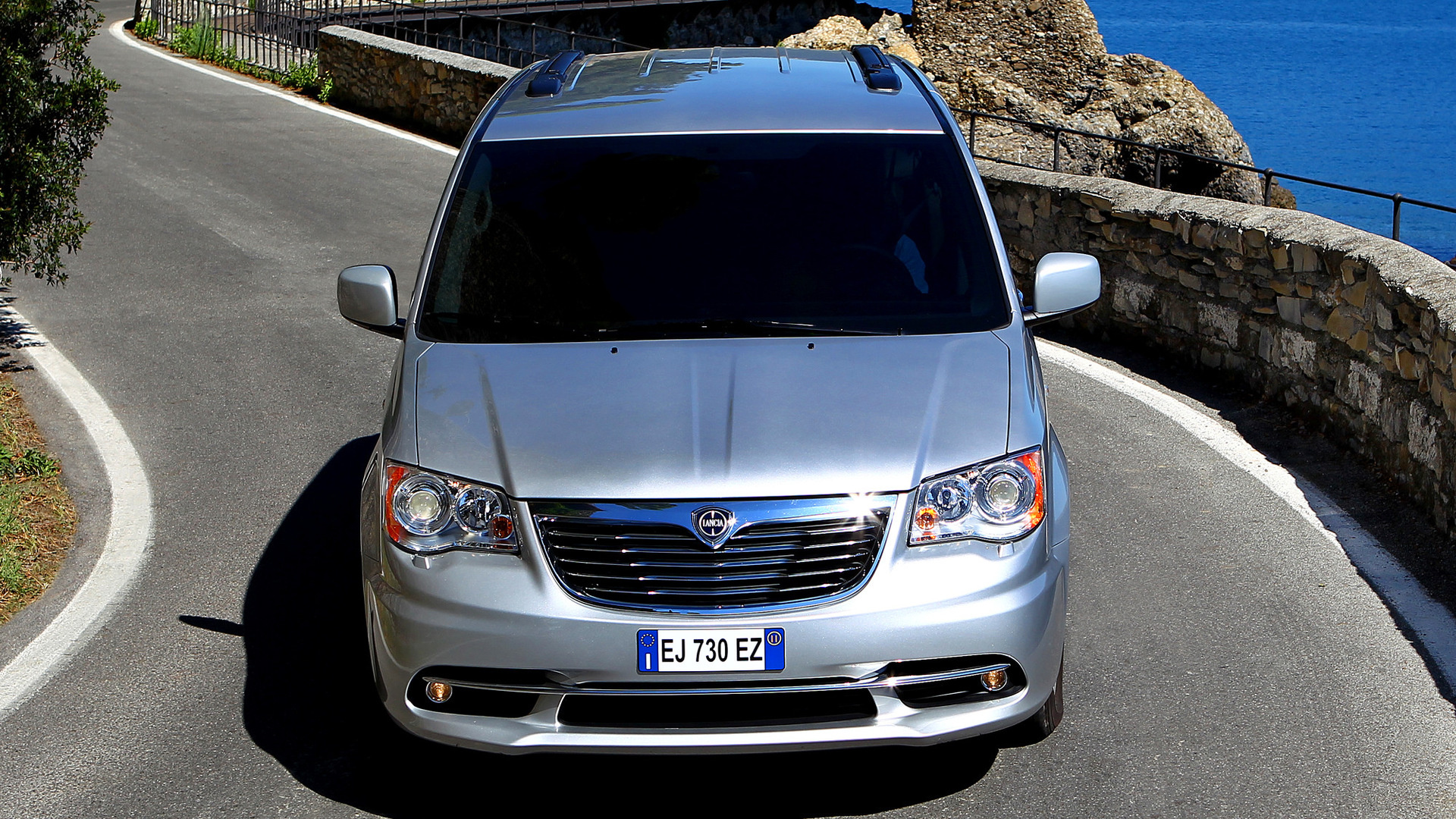 Chrysler Voyager, Family minivan, Comfortable seating, Ample storage, 1920x1080 Full HD Desktop