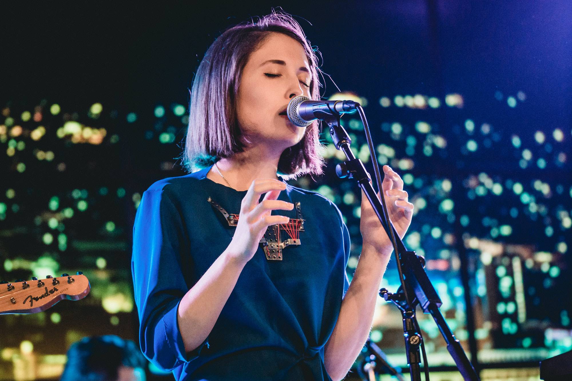 Alice Merton, Captivating artist, Talented musician, Inspirational songs, 2000x1340 HD Desktop
