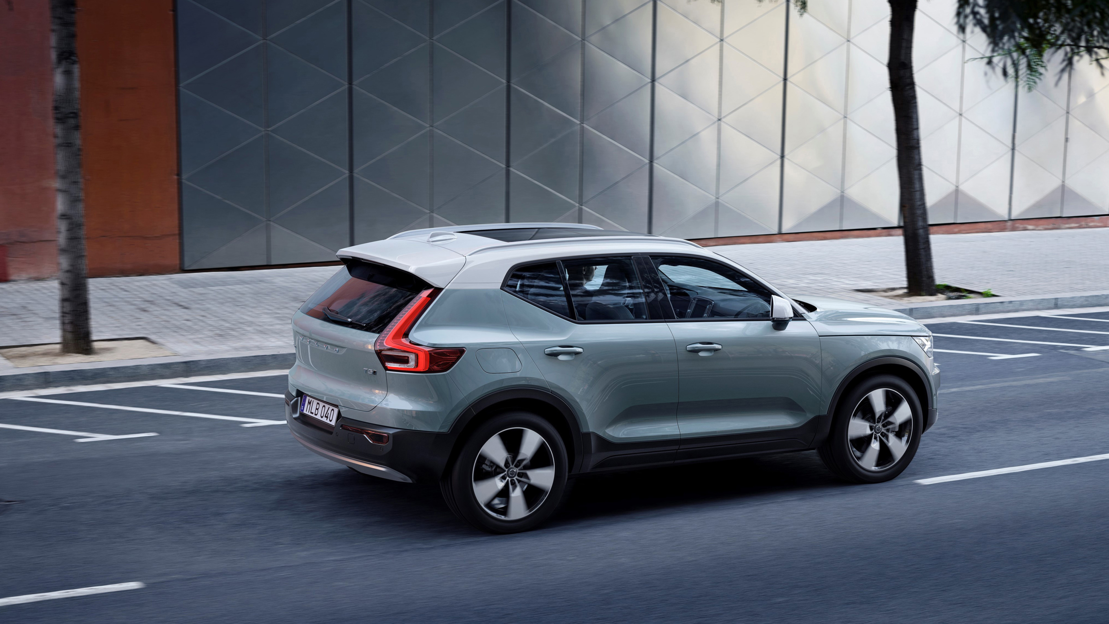 Volvo XC40, Luxury cars, 4K Ultra HD, Sophisticated aesthetics, 3840x2160 4K Desktop