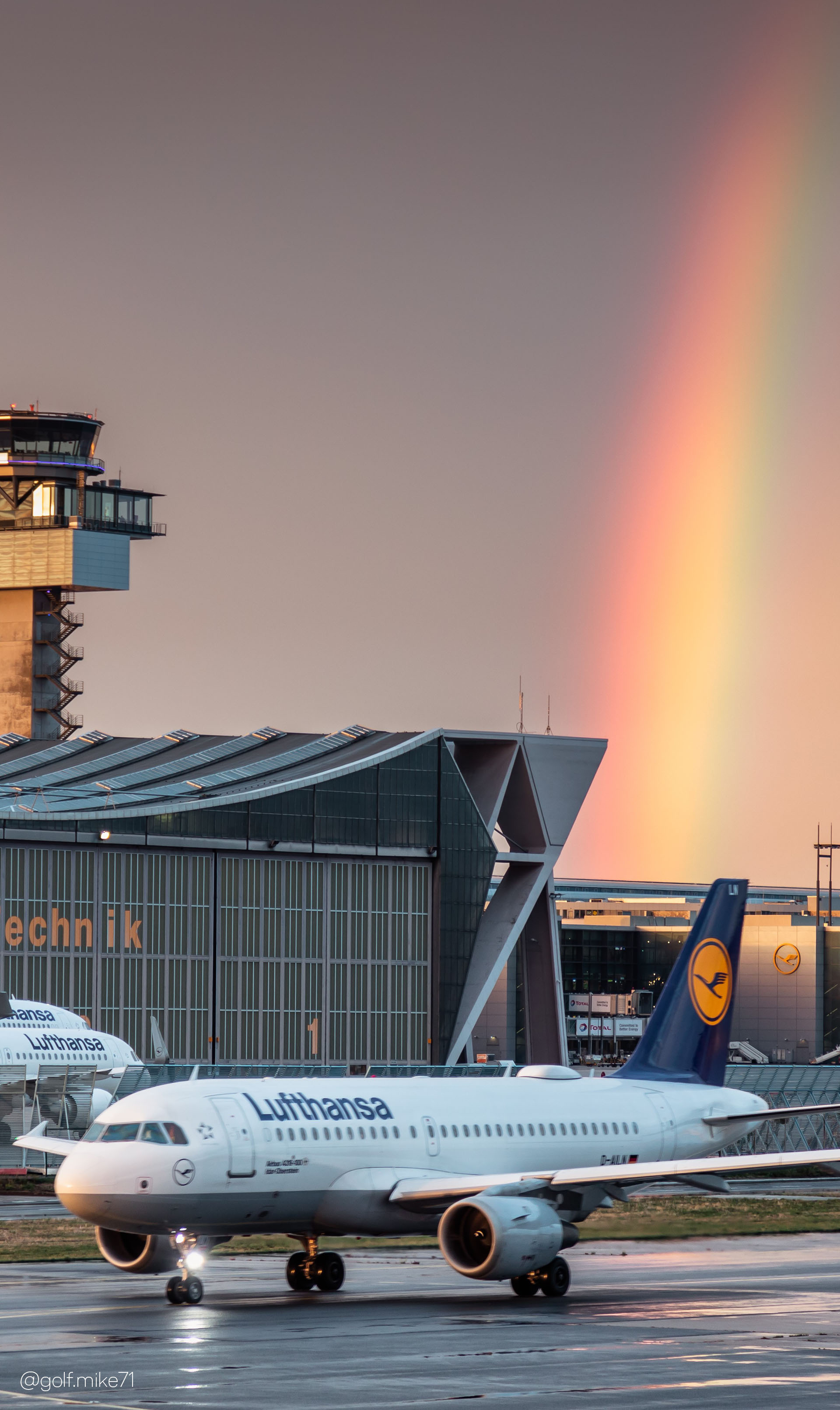 Munich International Airport, Lufthansa group, Airport wallpaper, Lufthansa, 1920x3230 HD Phone