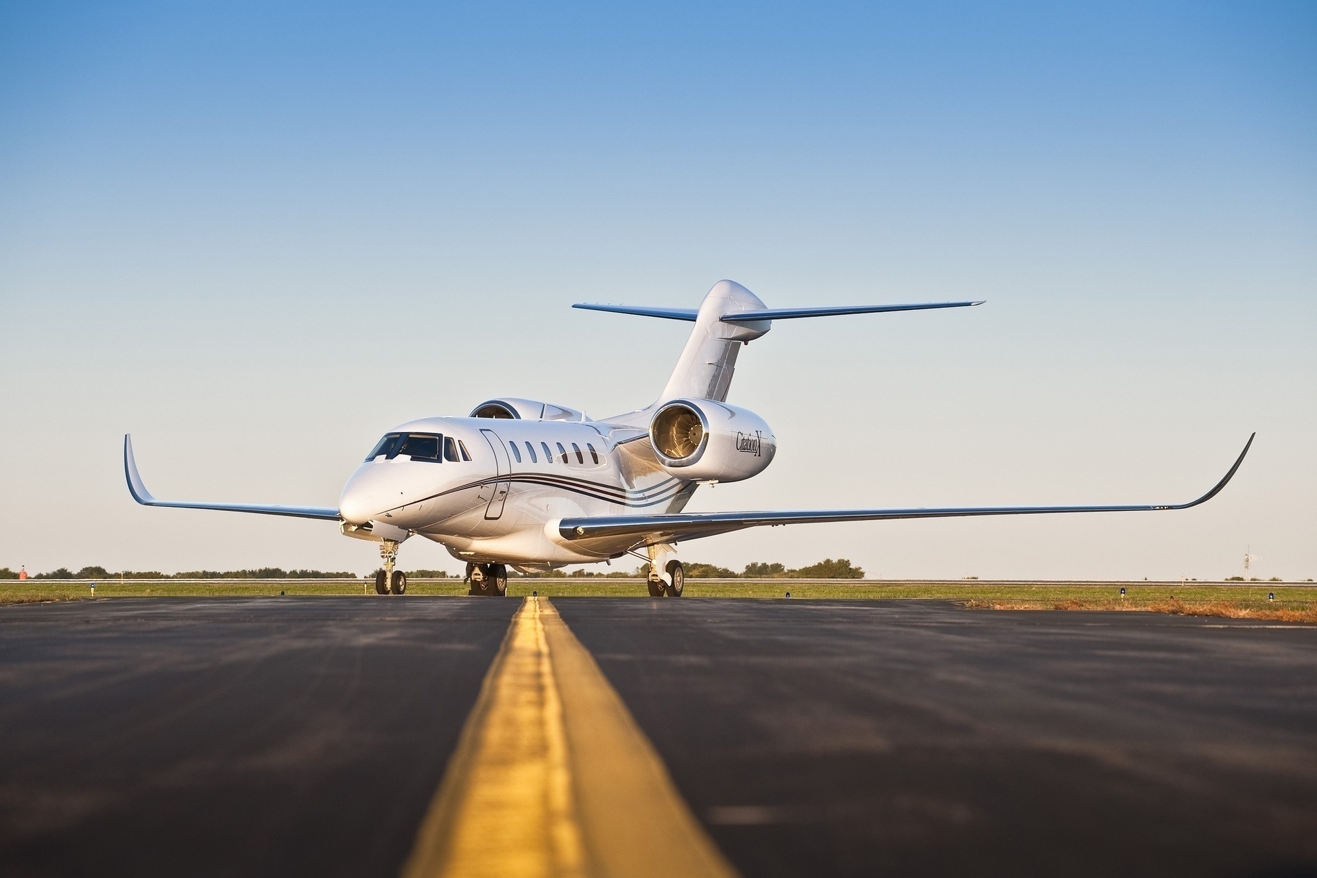 Cessna Citation X, Asphalt runway centerline, Clear morning sky, HD Desktop wallpaper