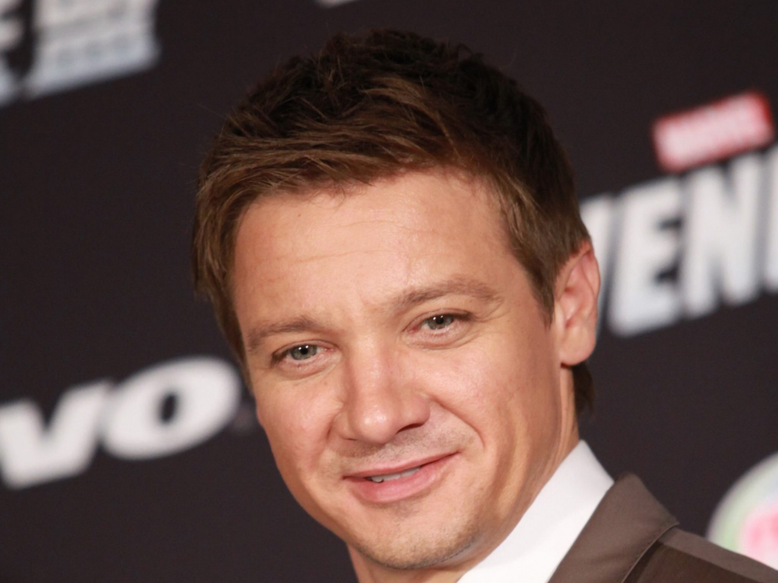 Jeremy Renner, Movies, Celebrity Wallpaper, Photos, 2560x1920 HD Desktop