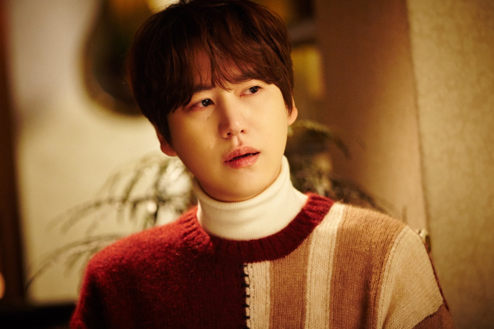 Kyuhyun, Super Junior, Emotional MV, Gong Myung, 2090x1390 HD Desktop