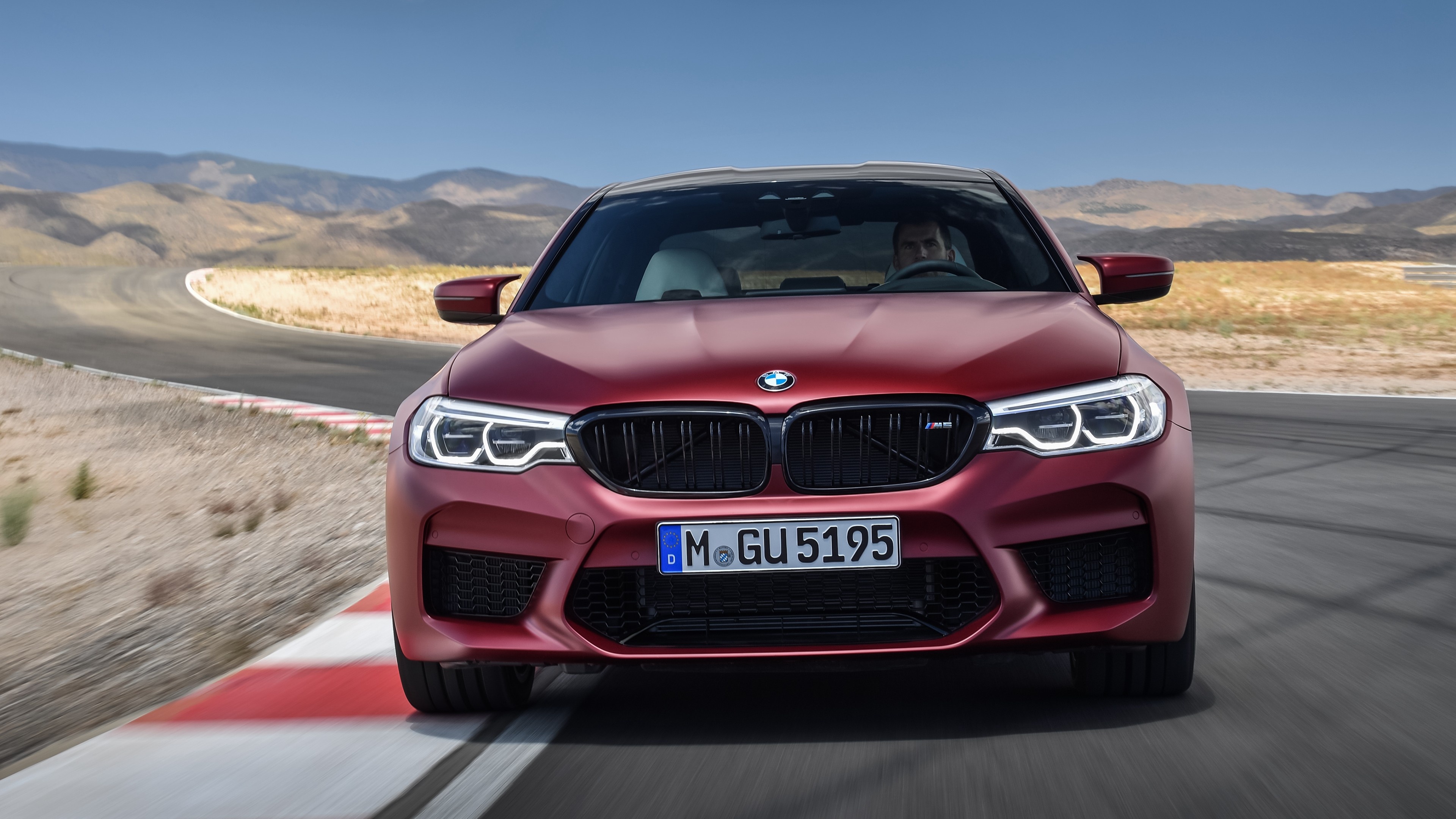 BMW M5 F90, M GU 5195, desert race track, 4K Desktop wallpaper