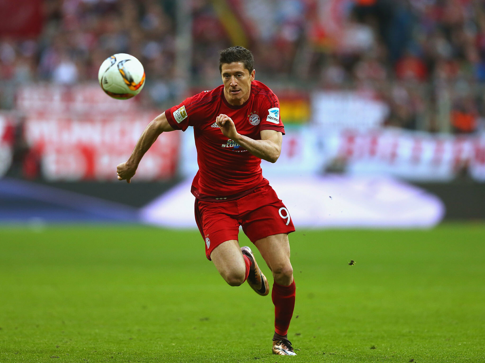 Dribbling, Robert Lewandowski Wallpaper, 2050x1540 HD Desktop