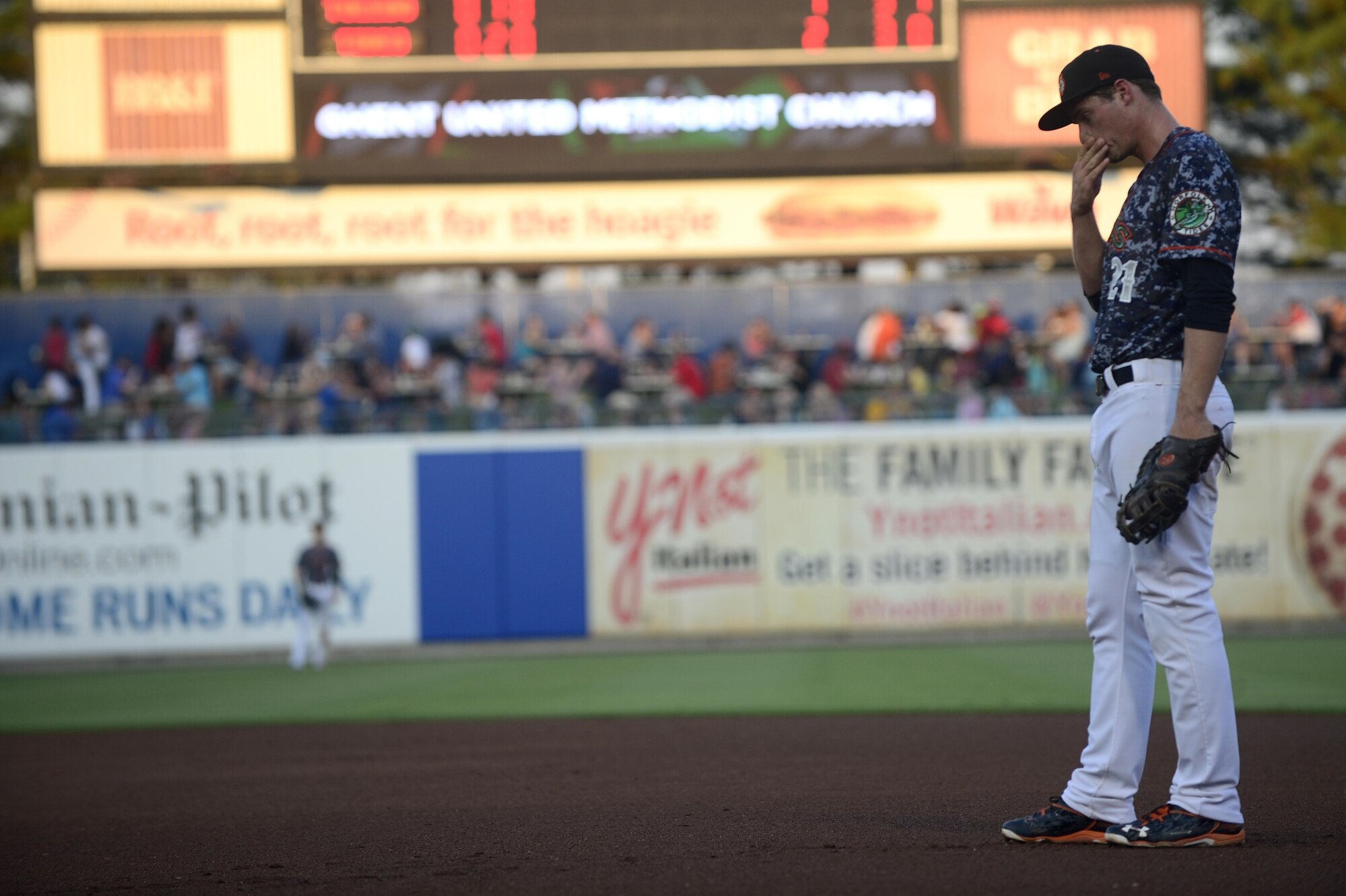 Trey Mancini, Norfolk Tides Wallpaper, 2000x1340 HD Desktop