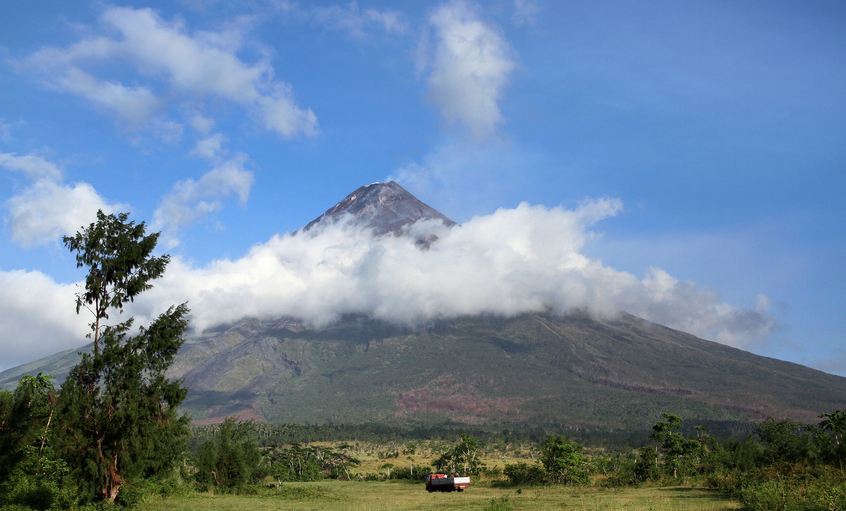 Mayon Volcano, Philippines, Travels, Evacuations, 3460x2090 HD Desktop