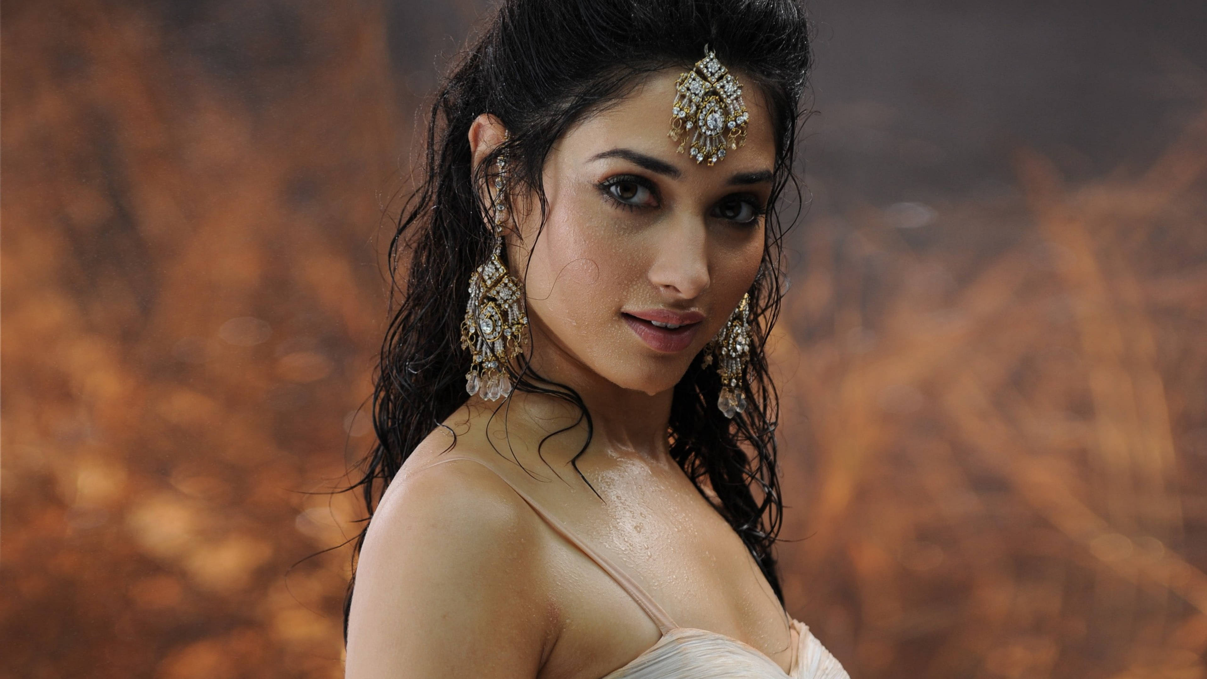 Tamannaah Bhatia, Traditional Kundan maang tikka, Wet hair portrait, 4K Desktop wallpaper