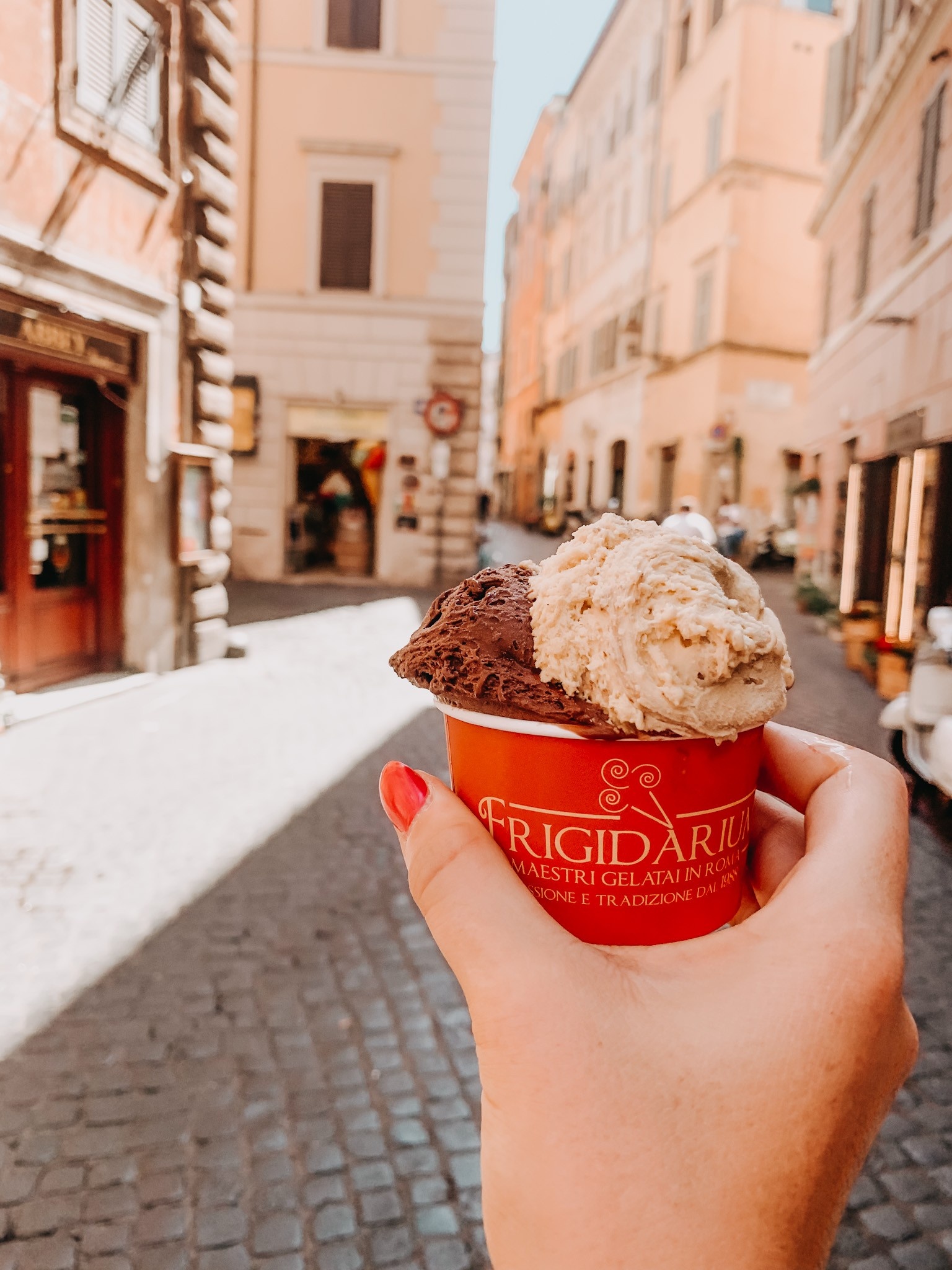 Gelato essen in Italien, Gelato appreciation, Cultural experience, Gastronomic delight, 1540x2050 HD Phone