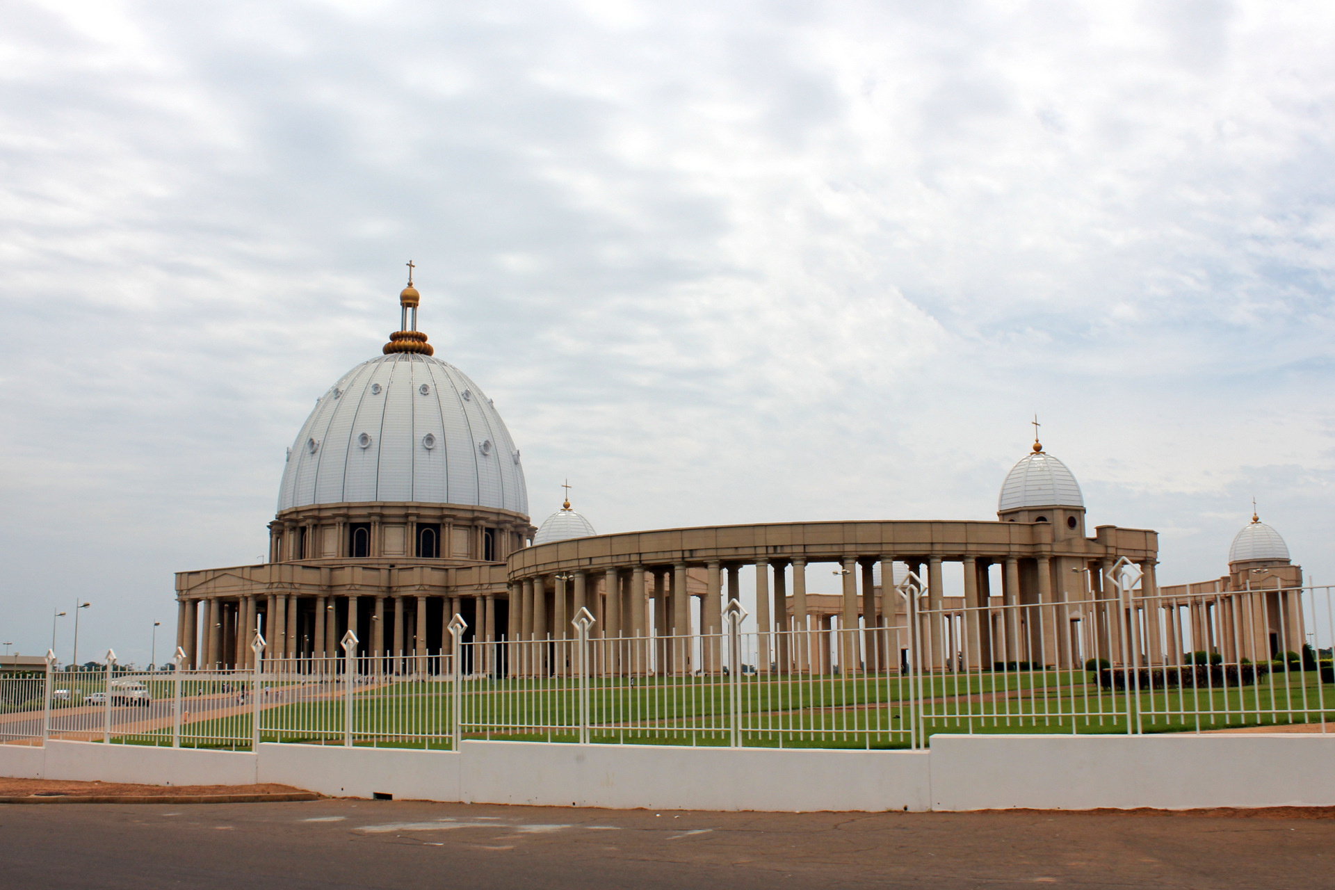 Yamoussoukro, Travels, Searching, Lost package, 1920x1280 HD Desktop