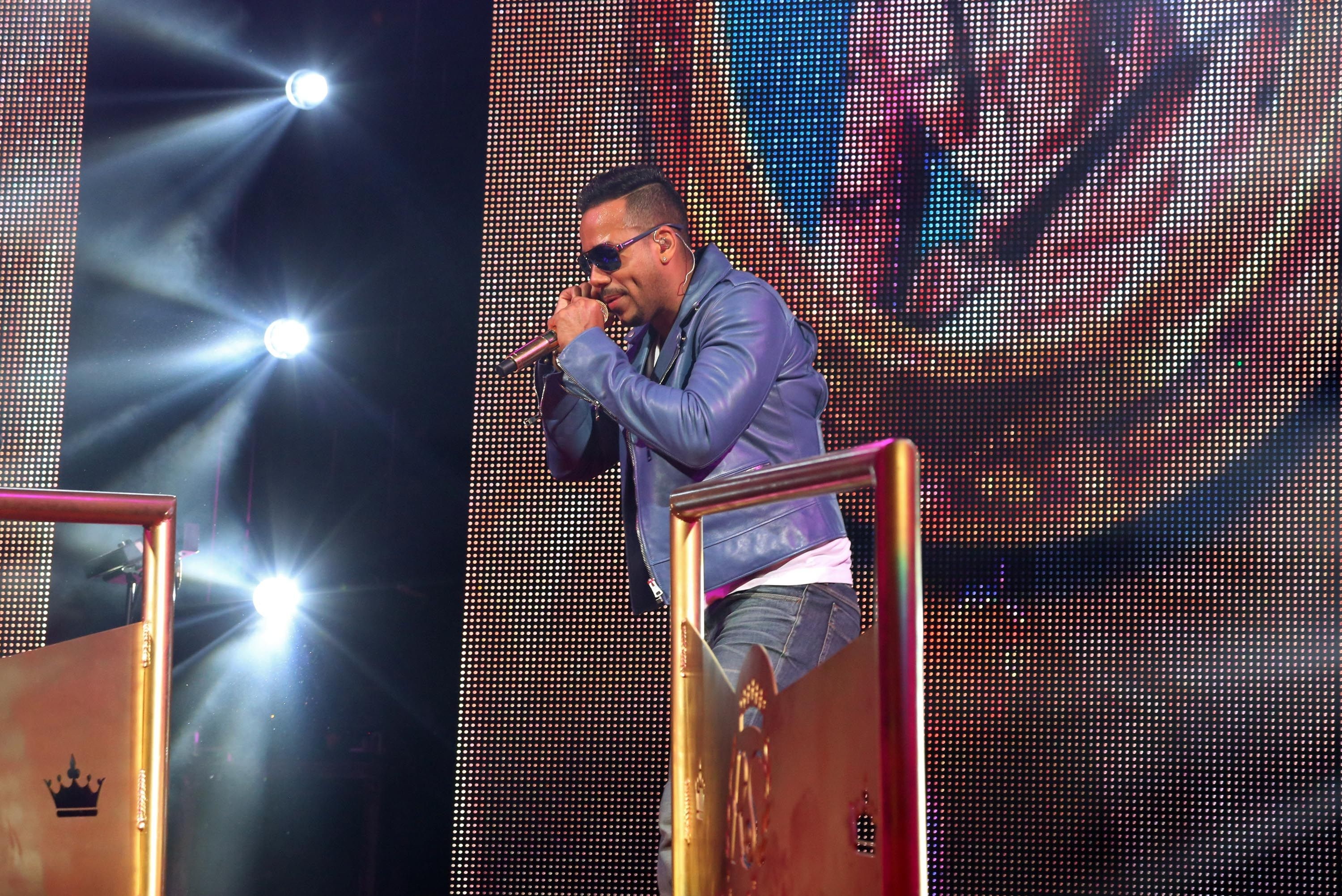 Romeo Santos, Emotional listening stages, Sensational music, Artistic expression, 3000x2010 HD Desktop