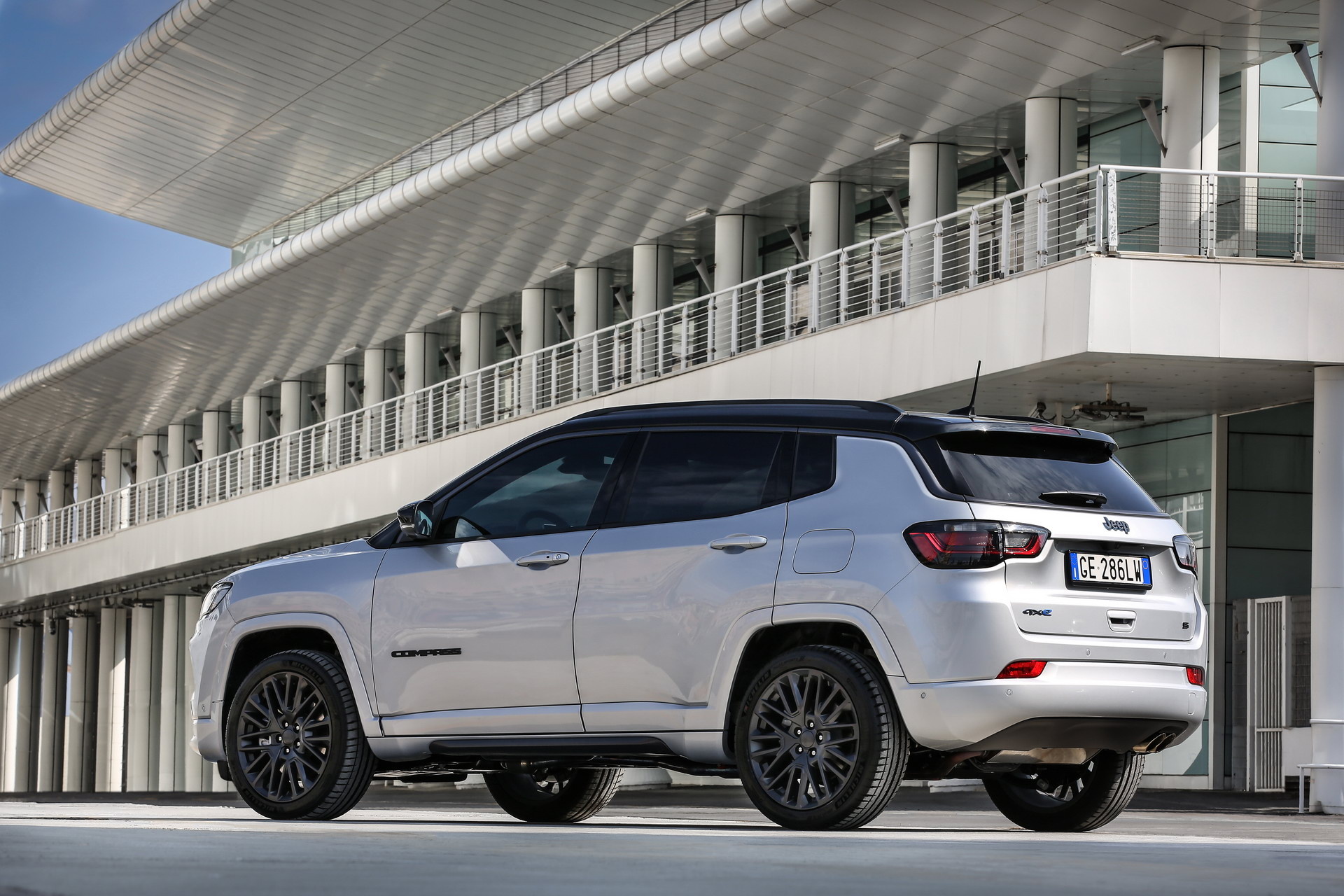 S 4xe Side View, Jeep Compass Wallpaper, 1920x1280 HD Desktop