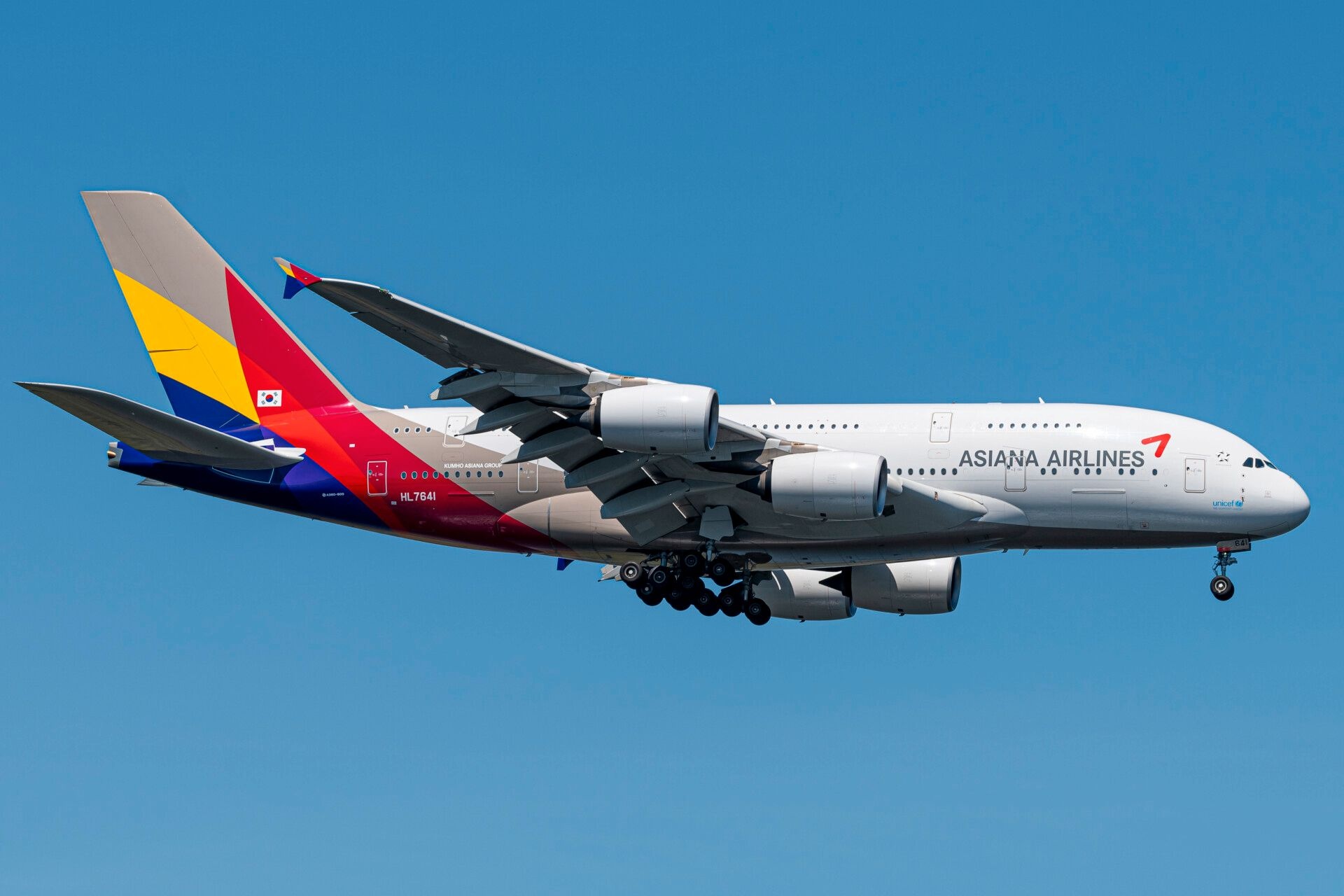 Asiana Airlines (Travels), A380's return, Flight schedule update, Enhanced passenger experience, 1920x1280 HD Desktop