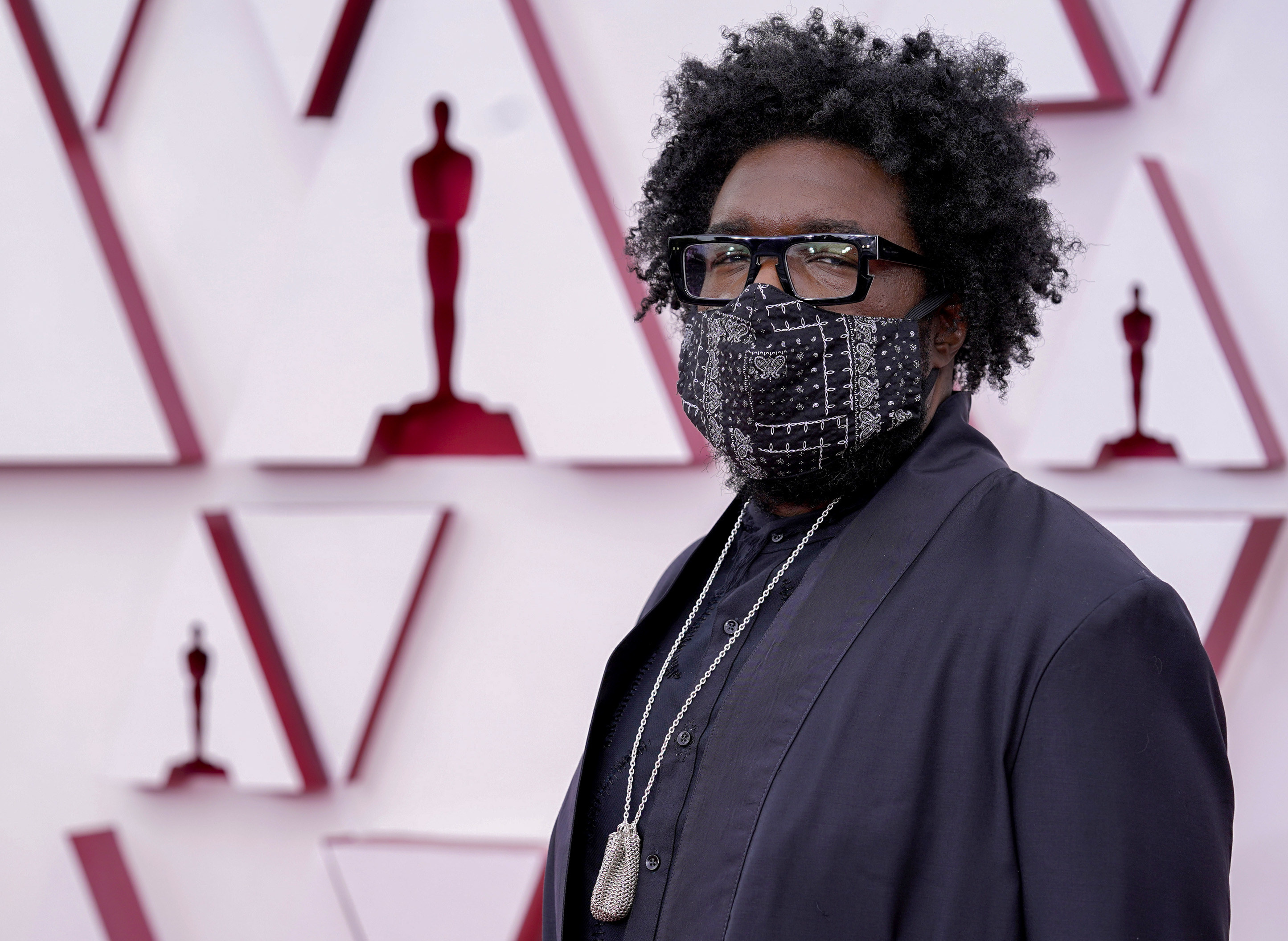 Gold crocs, Oscars red carpet, Questlove, 2890x2120 HD Desktop
