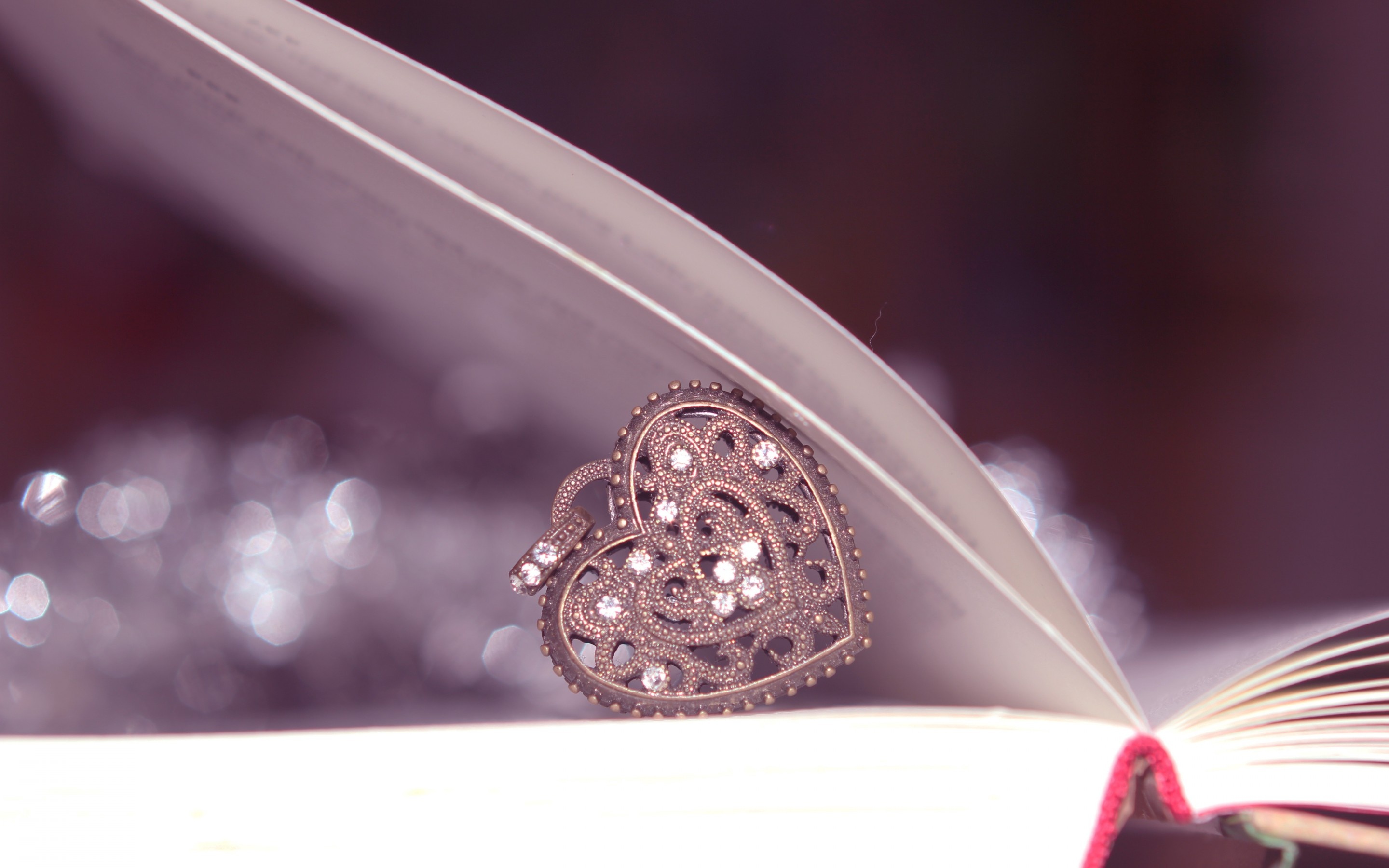 97+ Necklaces Wallpapers 2880x1800