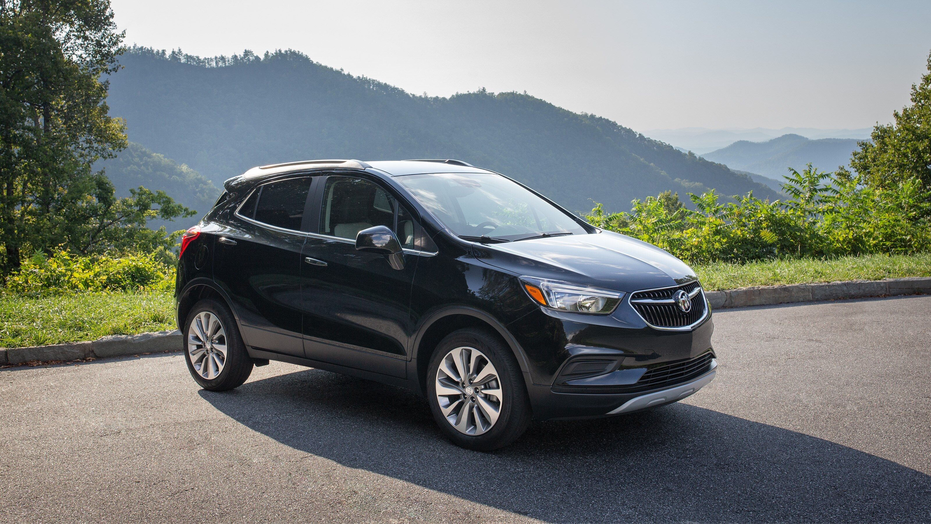 Buick Encore, Compact crossover, Advanced features, Sleek design, 3200x1800 HD Desktop