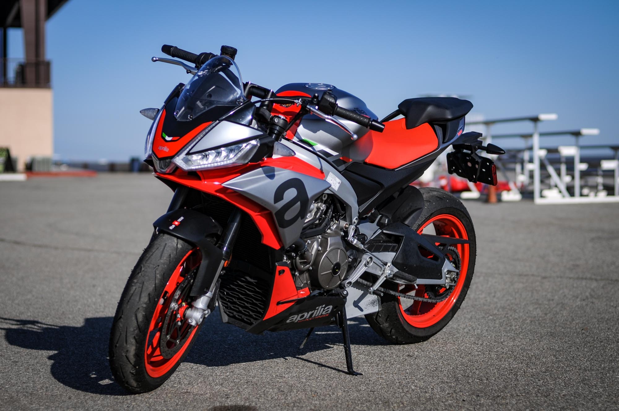 Aprilia Tuono 660, Up close, Asphalt and Rubber, Motorcycle, 2000x1330 HD Desktop