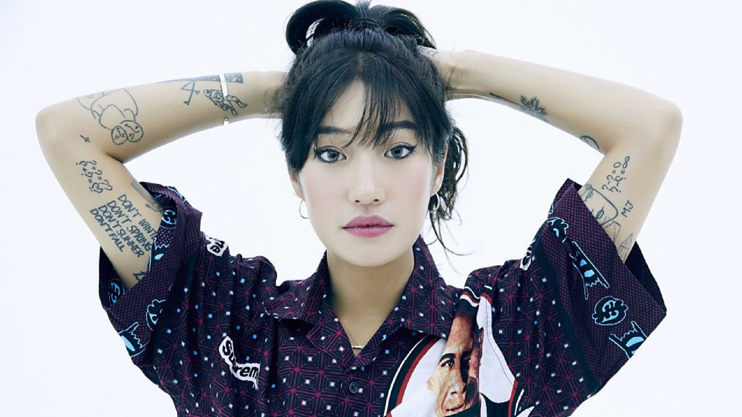 Peggy Gou, Mesmerizing beats, Music journey, Electrifying performances, 2560x1440 HD Desktop