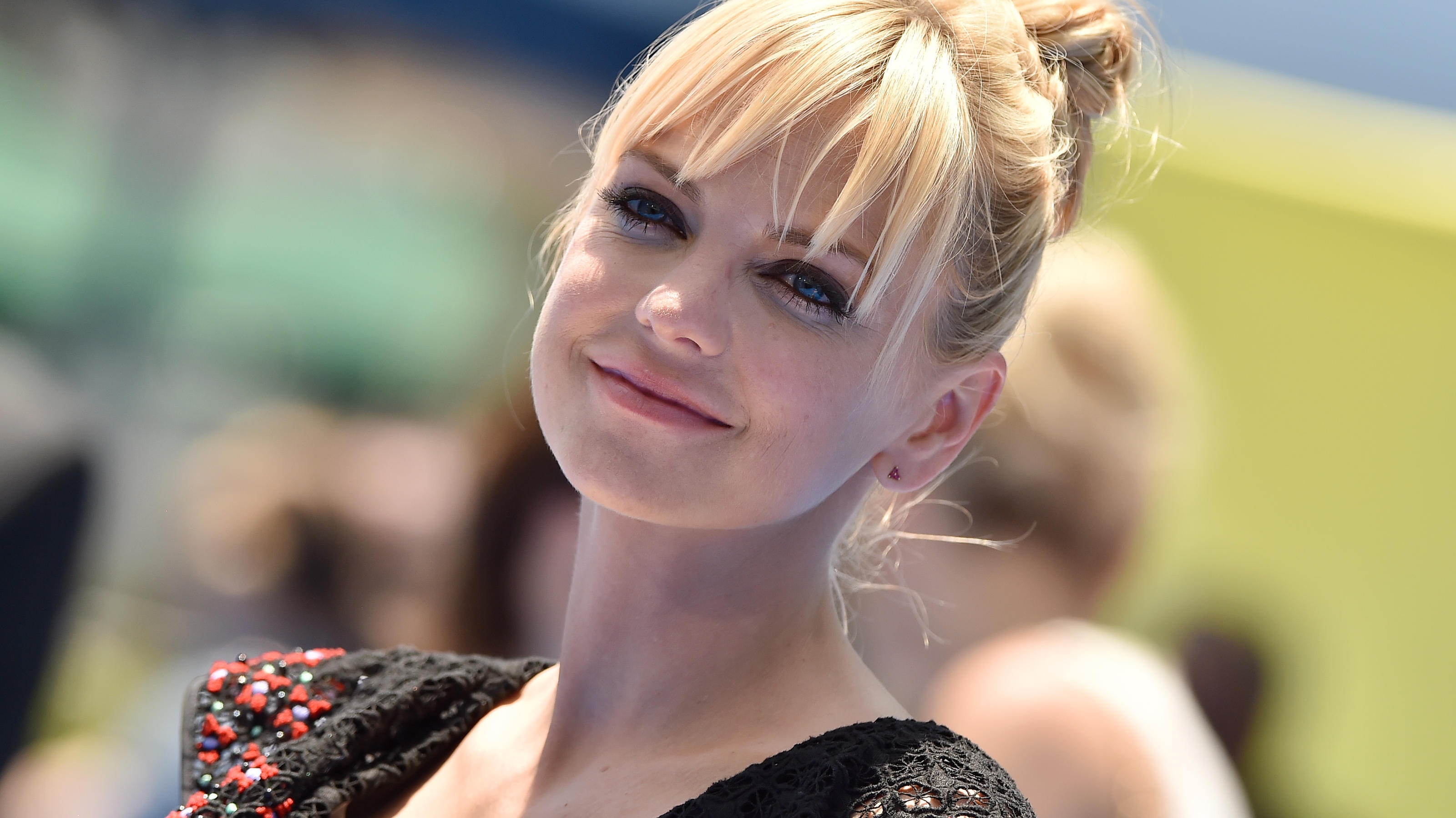 Actress Anna Faris, Secret marriage, Celebrity news, 3200x1800 HD Desktop