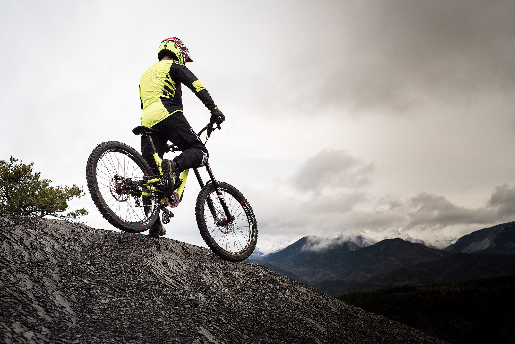 Rmi Thirion, Supreme DH V4, Mountain biking adventure, 2000x1340 HD Desktop