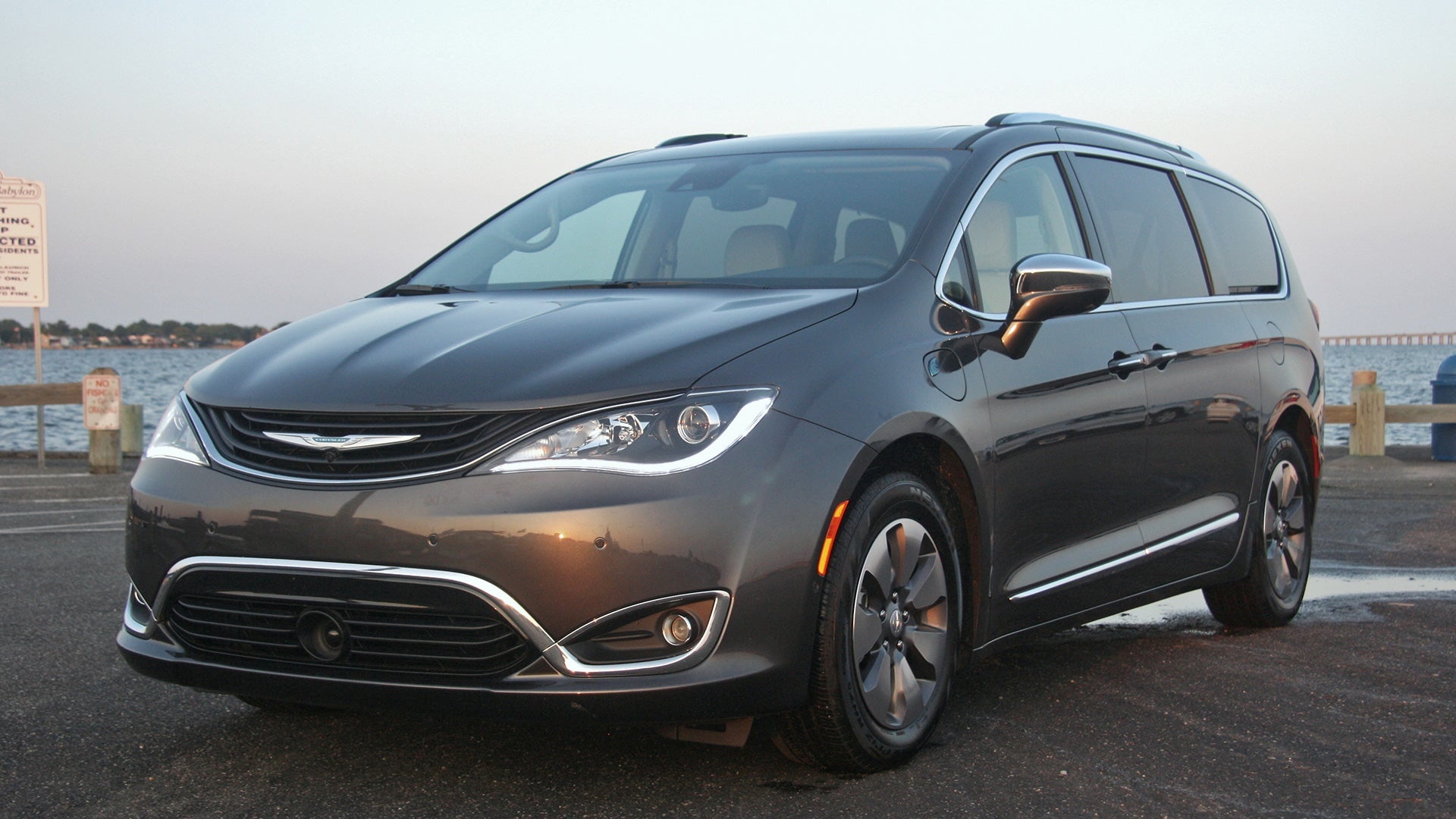 Chrysler Pacifica, Minivan review, Spacious interior, Family-friendly vehicle, 1920x1080 Full HD Desktop