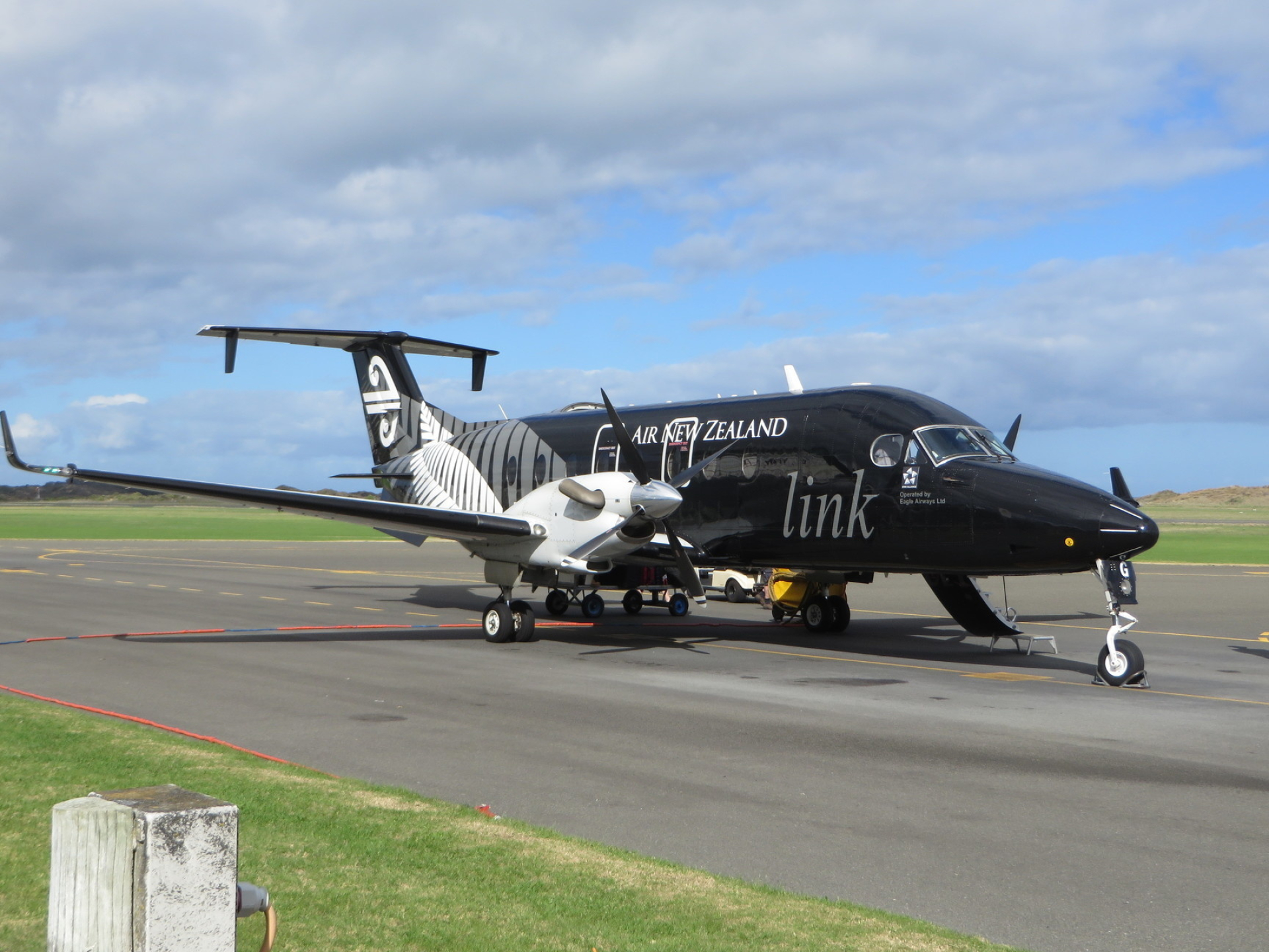 Air New Zealand Group, ZK-EAG aircraft, Raytheon 1900D, Brian McBride photo, 1920x1440 HD Desktop