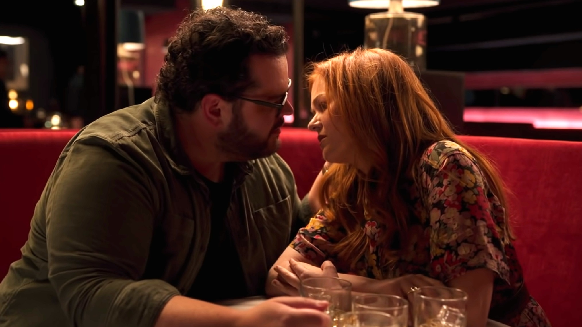 Wolf Like Me stars, Josh Gad and Isla Fisher, Sweet love story, Heartwarming chemistry, 2030x1140 HD Desktop