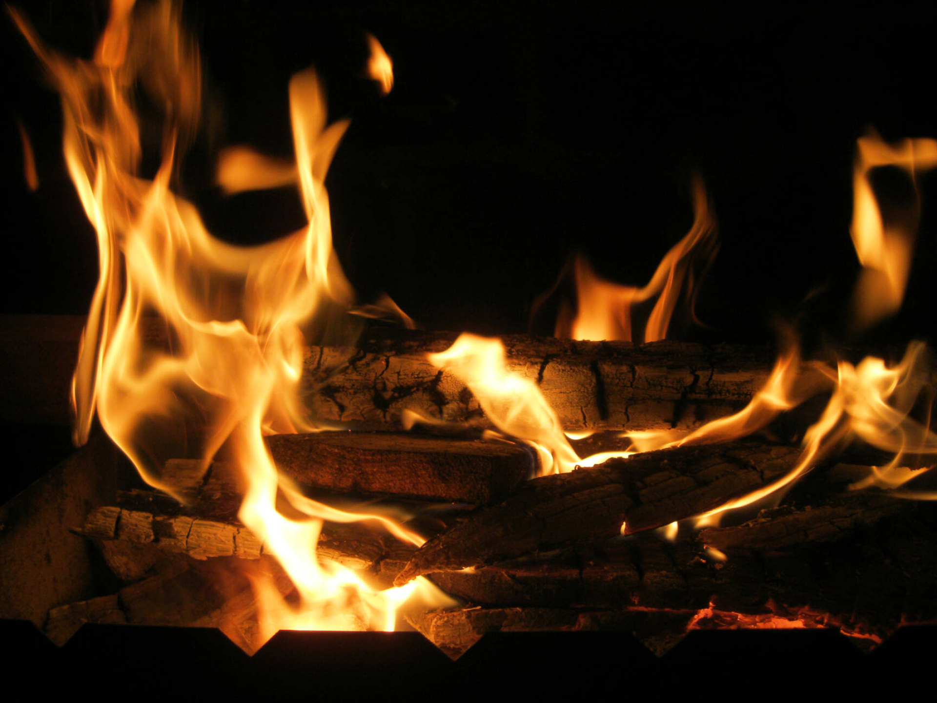 Burning wood, Flame Wallpaper, 1920x1440 HD Desktop