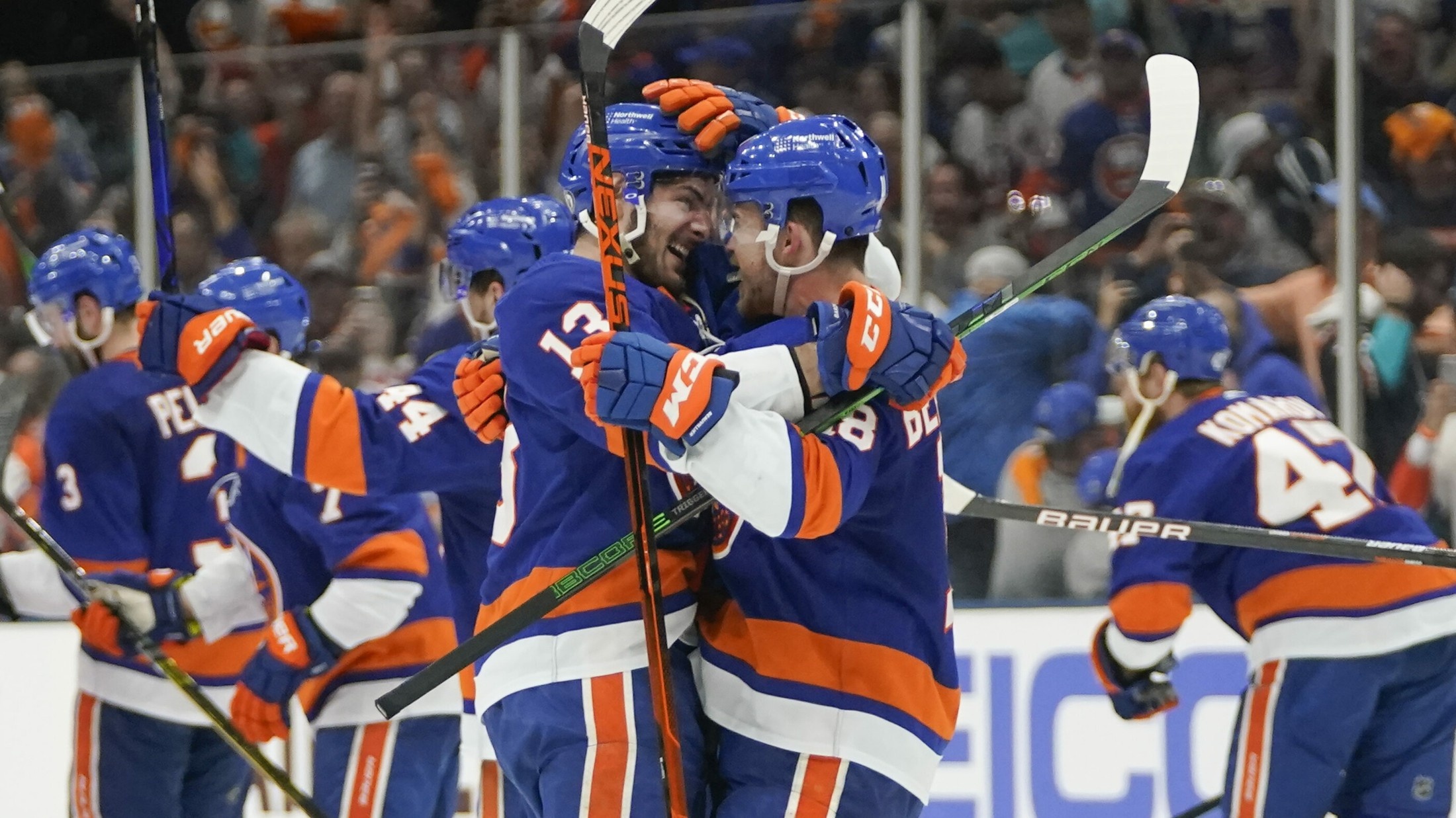 Mathew Barzal and Anthony Beauvillier, New York Islanders Wallpaper, 2200x1240 HD Desktop