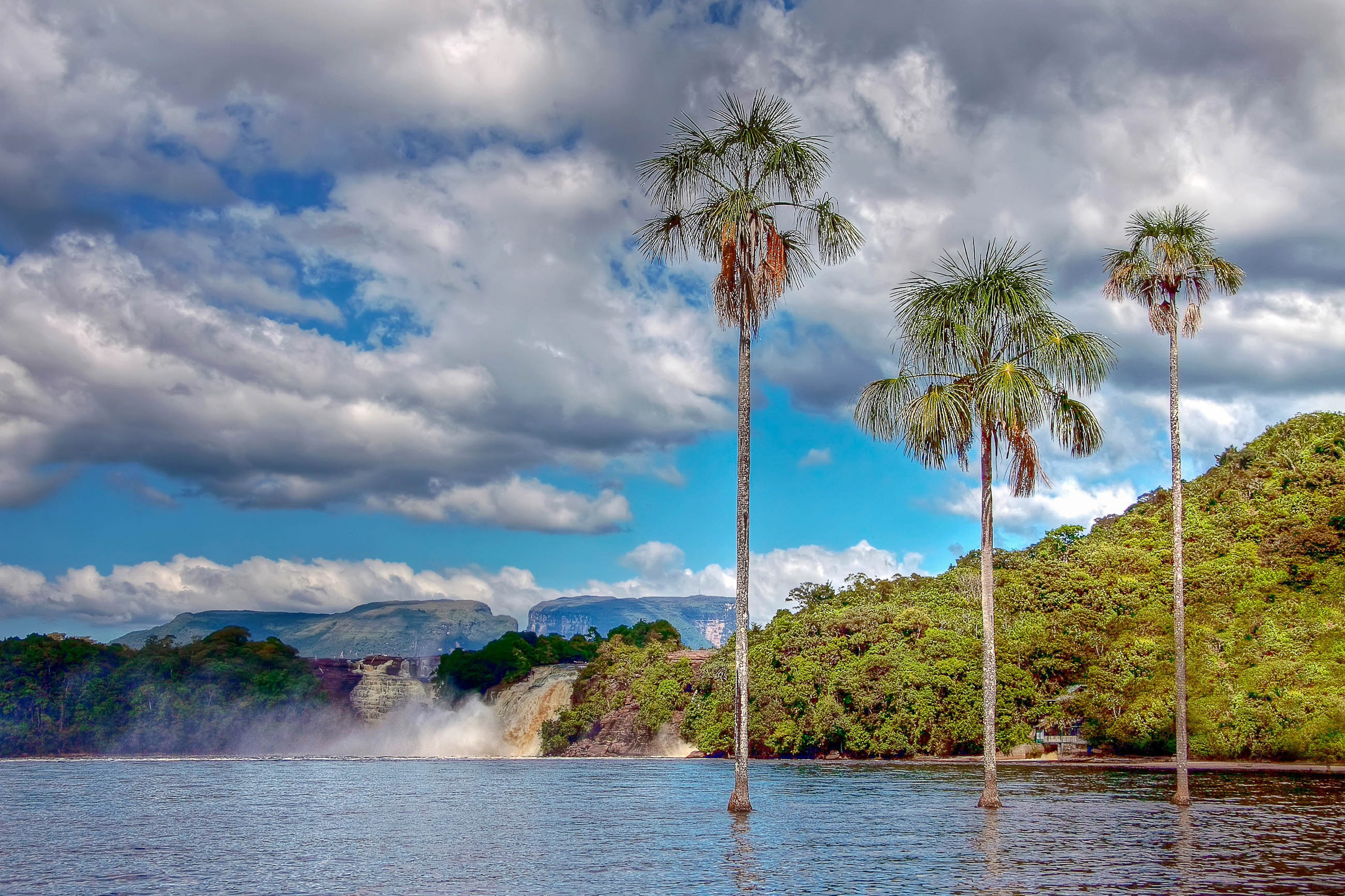 Canaima National Park, Natural wonders, Franks Travelbox, 2600x1740 HD Desktop