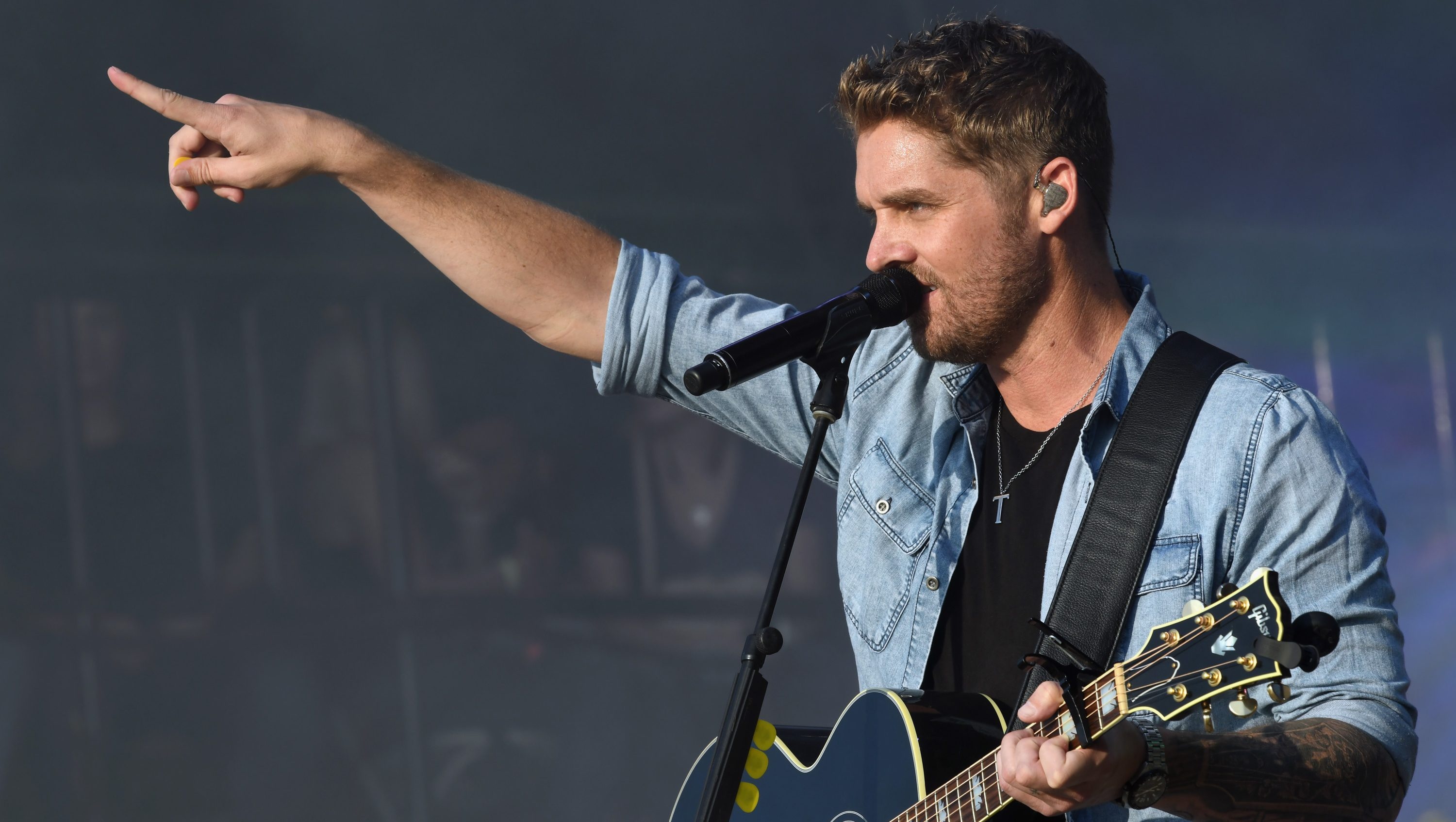 Brett Young, Acoustic performance, Emotional lyrics, Passionate vocals, 3000x1700 HD Desktop